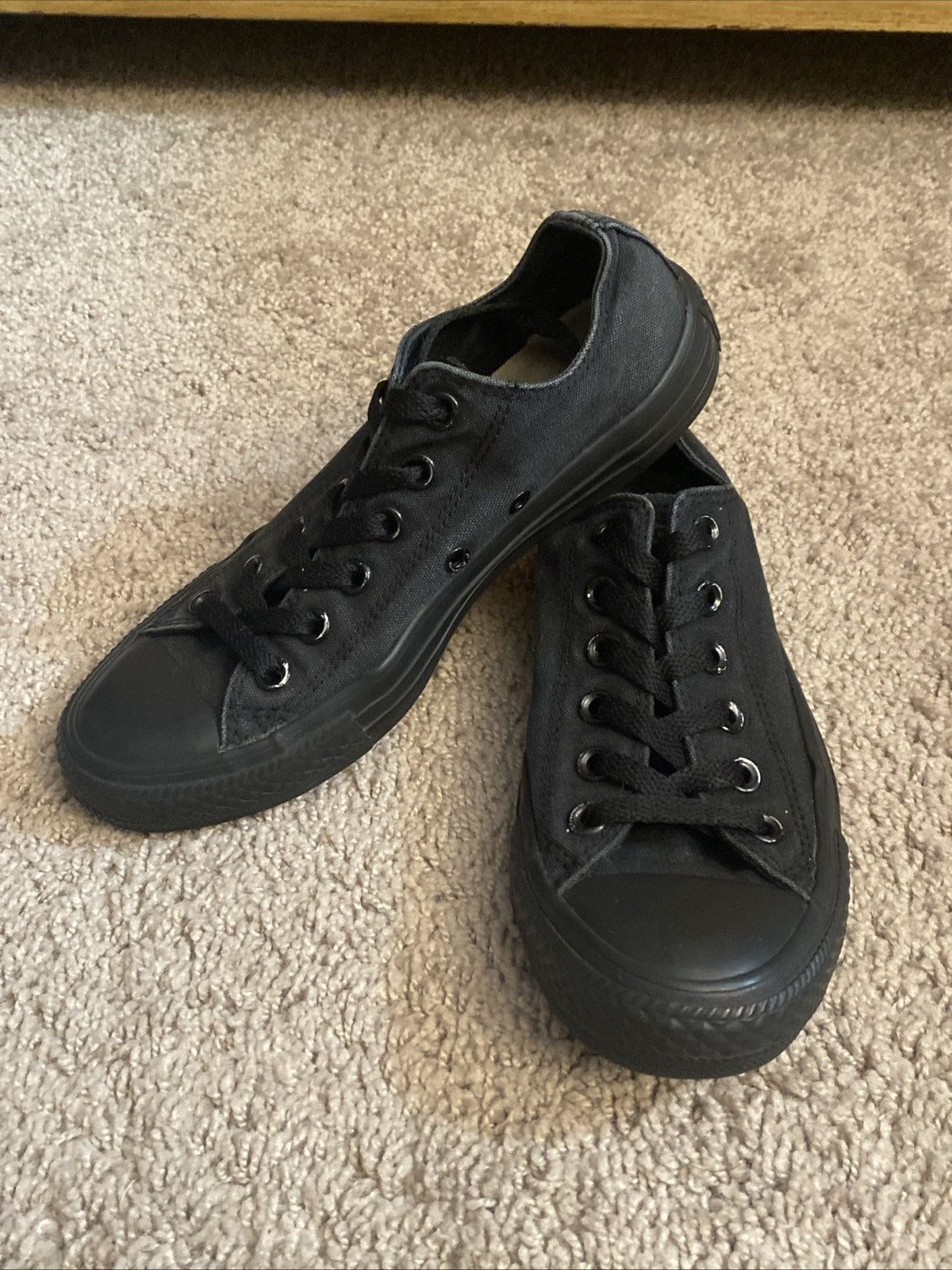 Converse Unisex Converse Chuck Taylor low Sneakers size 6.5 W/ 4.5M Size US 6.5 / IT 36.5 - 11 Thumbnail