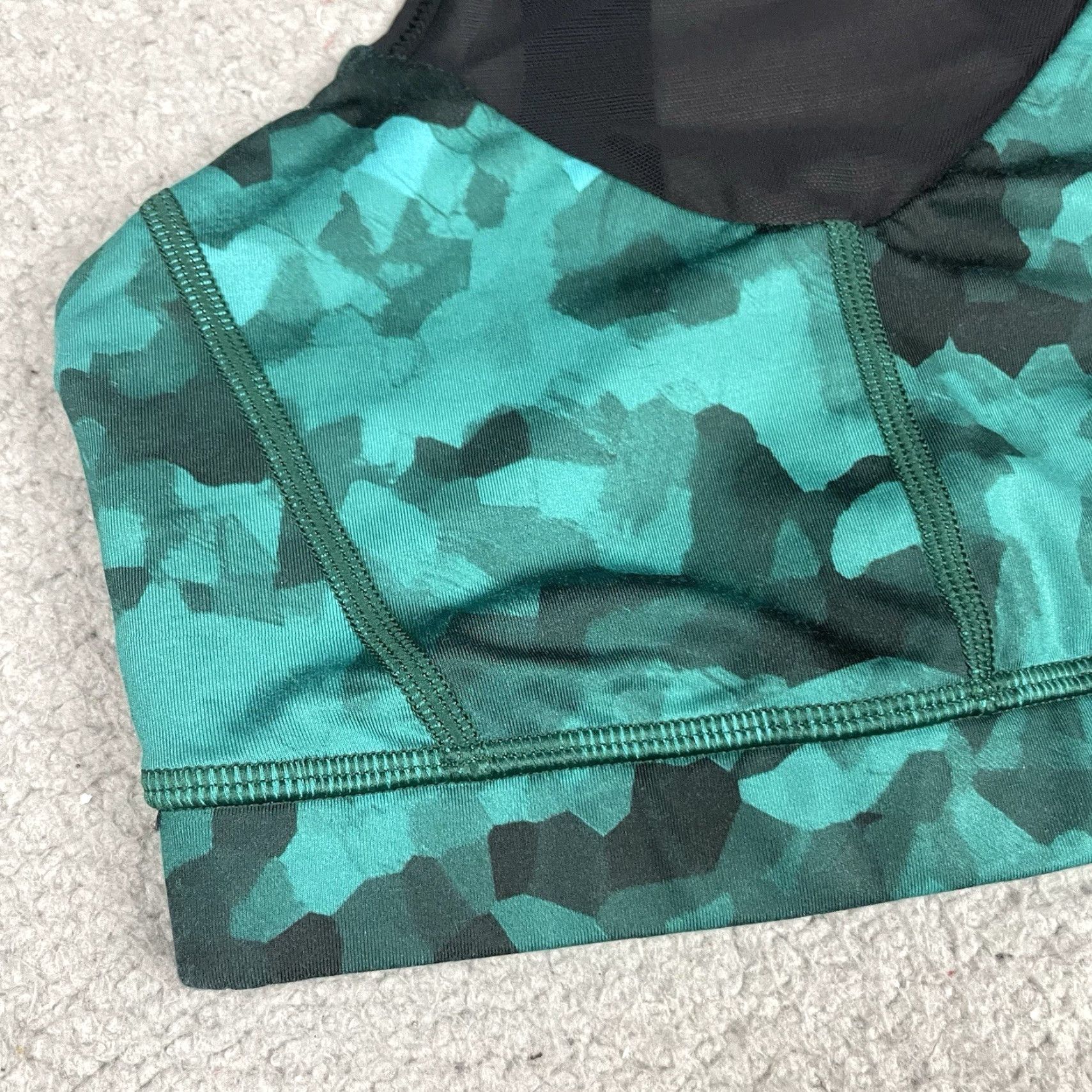 Lululemon VINTAGE Lululemon Sports Bra Womens 2 Green Racerback Sleeveless Compression Lace Run Sports Bra Size ONE SIZE - 2 Thumbnail
