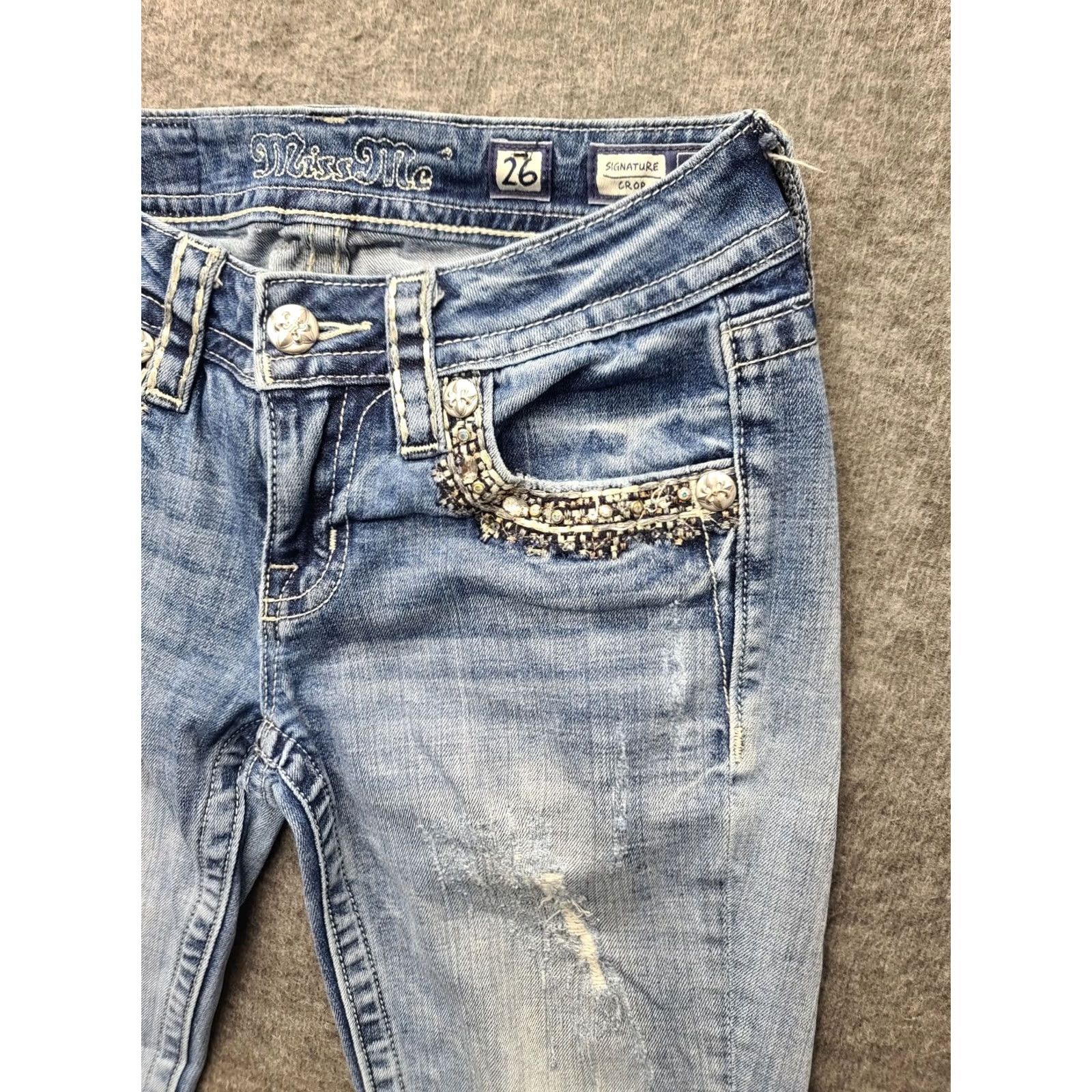 Miss Me Miss Me Capris Womens 26x24 Signature Fit Mid Rise Cropped Stretch Distressed Denim Blue 5-Pocket Embroidered Rhinestone Jeans Size ONE SIZE - 7 Thumbnail