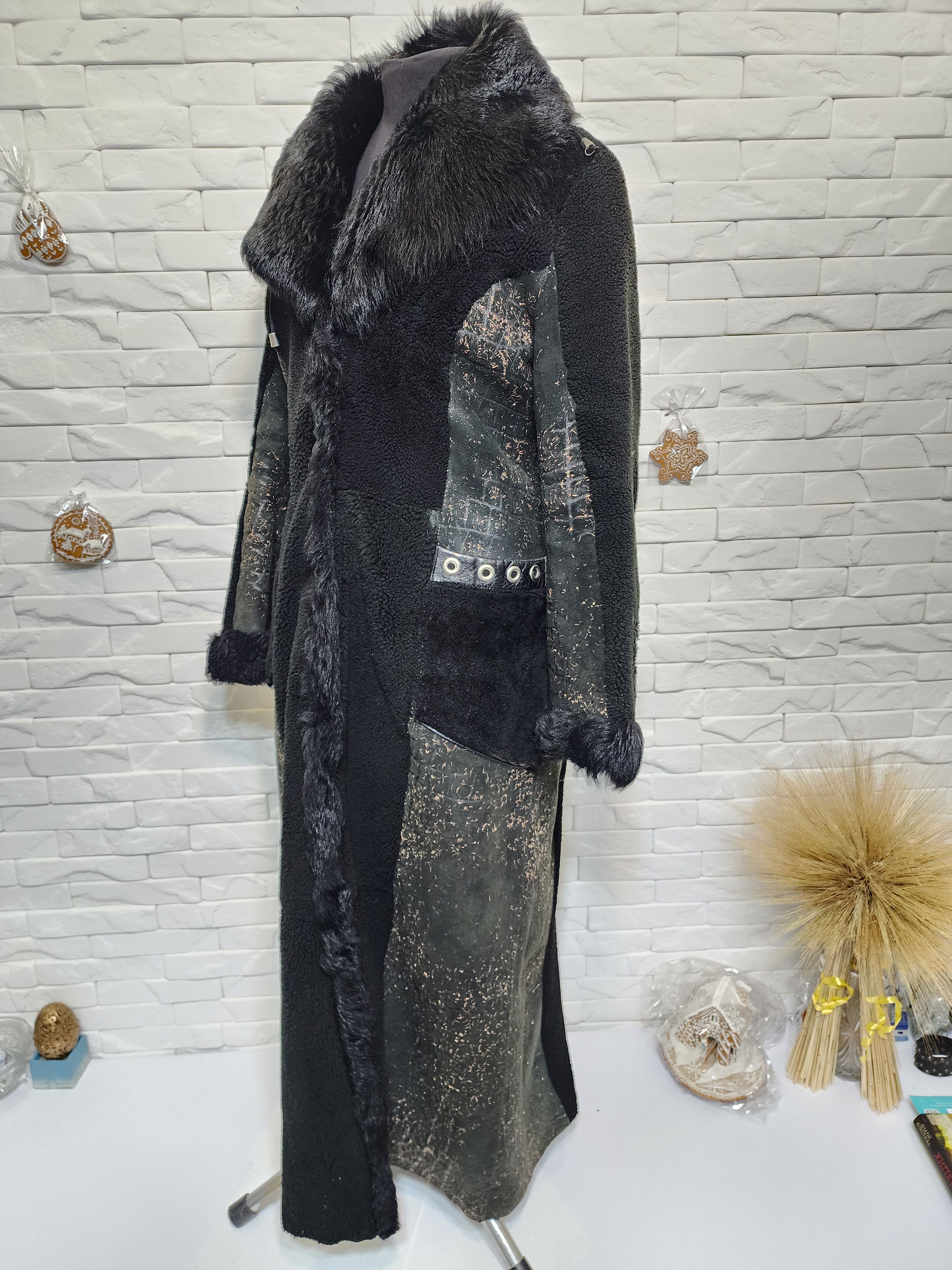 Furla Black Sheepskin Coat: Women's Fur Coat , Button Front Size L / US 10 / IT 46 - 2 Thumbnail