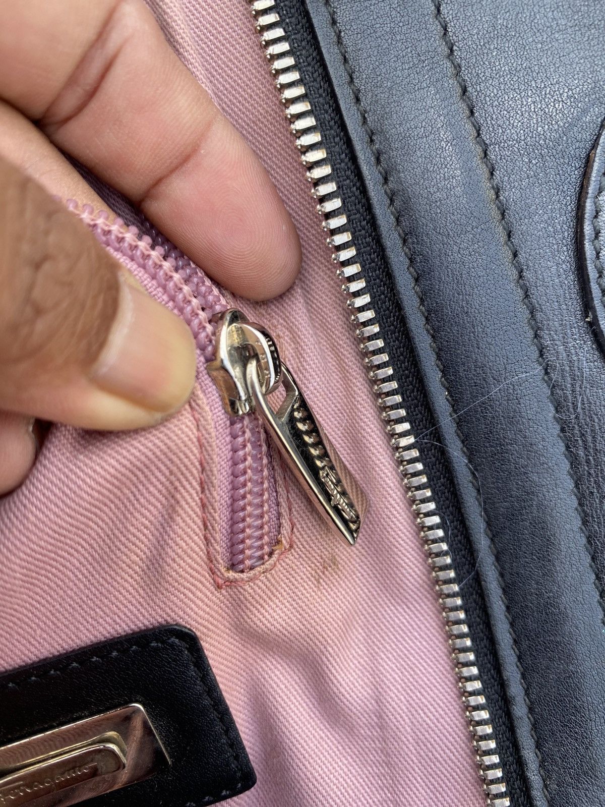 Salvatore Ferragamo Rare Salvatore Ferragamo Gancini Motif Out Pocket Hand Bag Size ONE SIZE - 17 Thumbnail