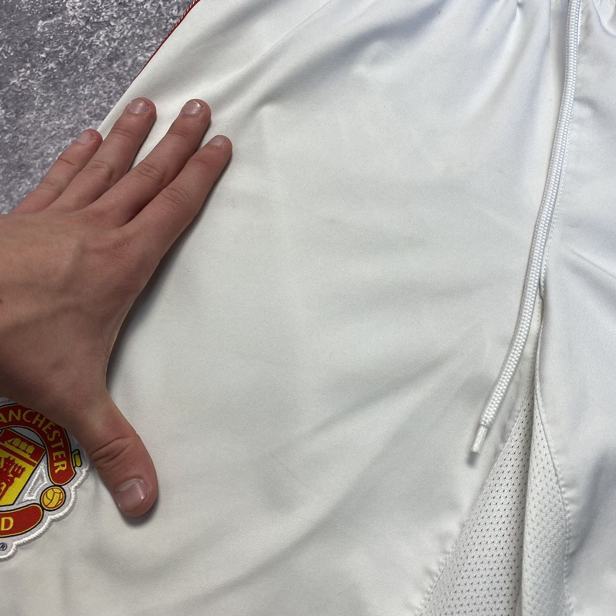 Nike Vintage Nike Manchester United Small Logo White shorts Size US 30 / EU 46 - 5 Thumbnail