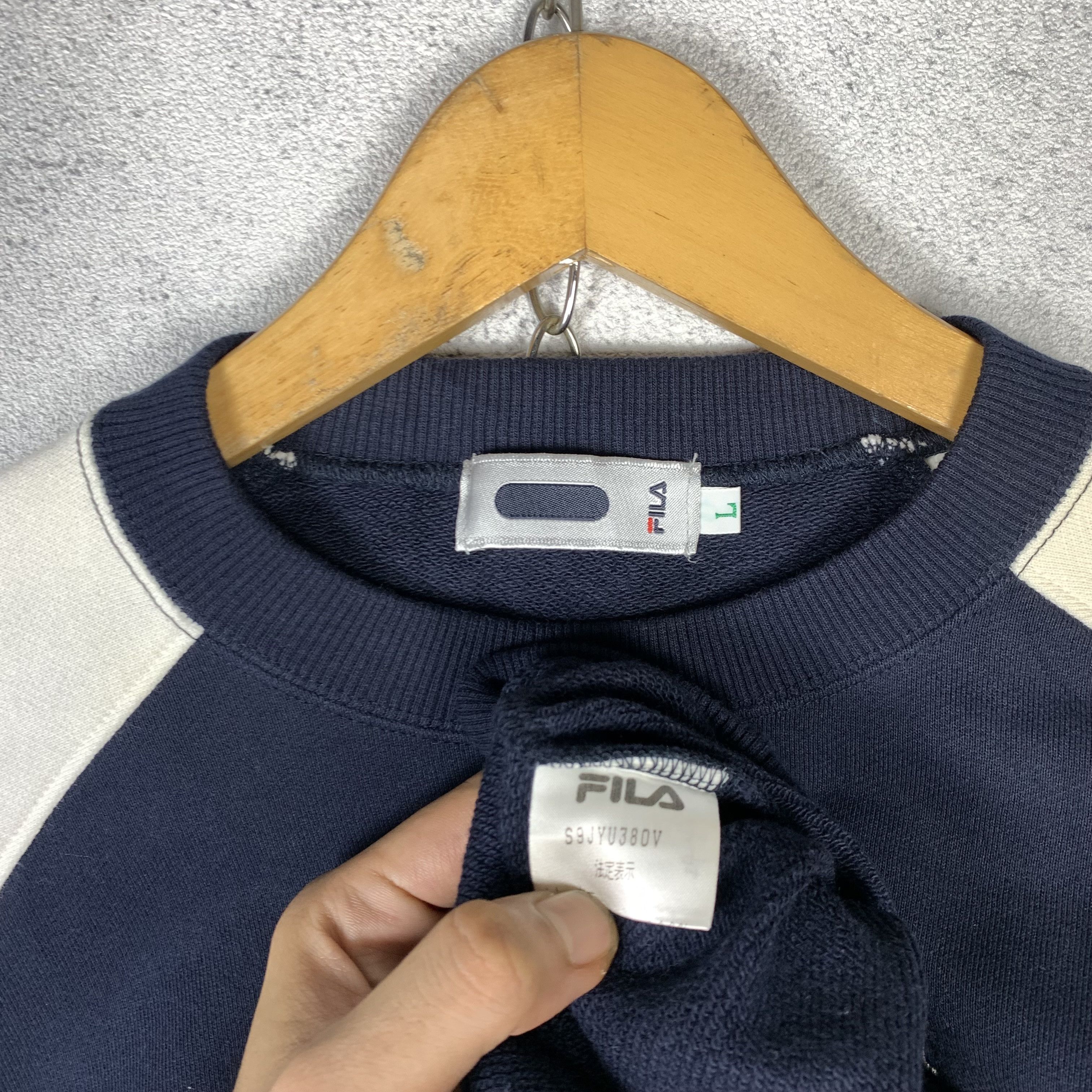 Fila Vintage Fila Raglan Sweatshirt Crewneck Size US L / EU 52-54 / 3 - 3 Thumbnail