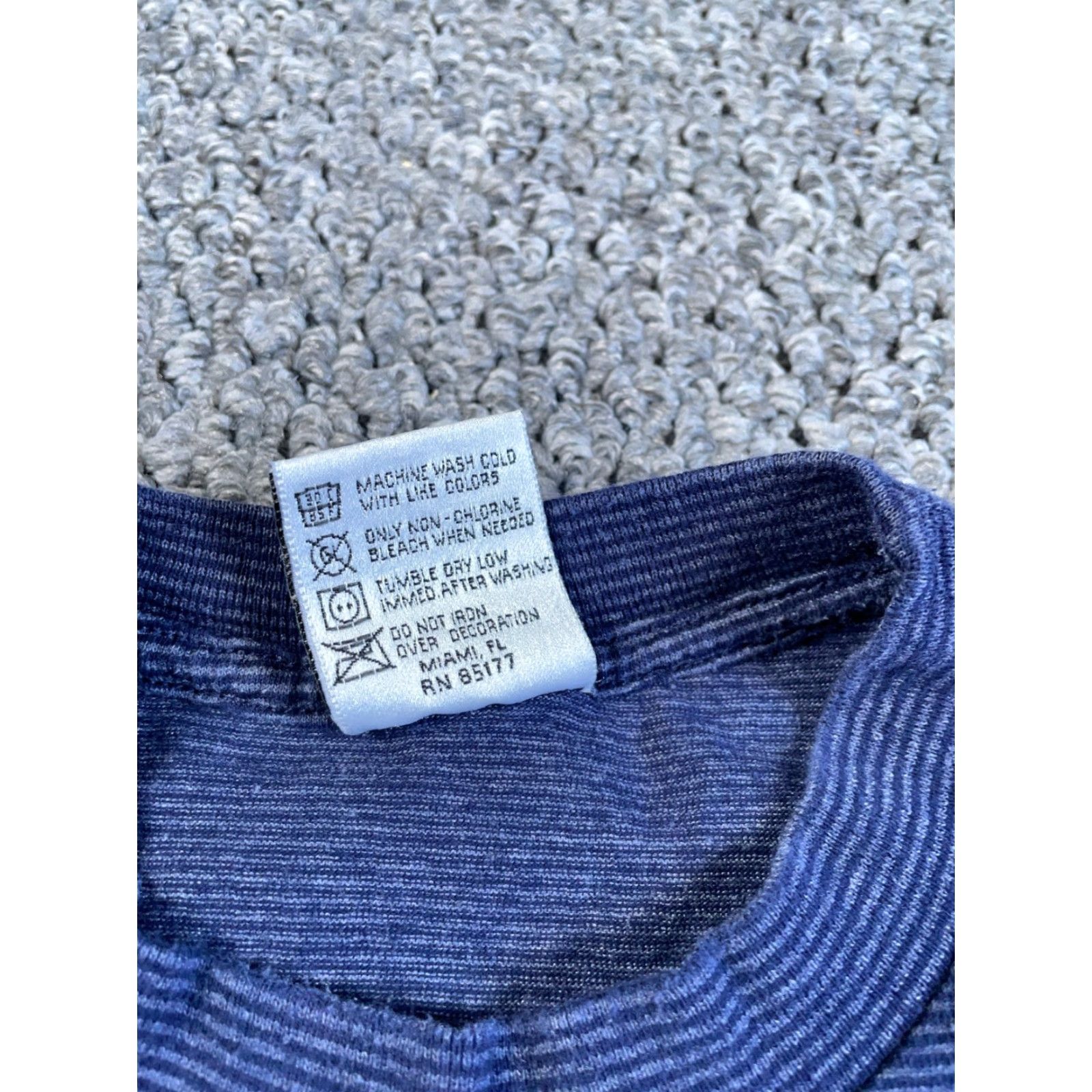 Vintage VTG 90s Las Vegas Tigers Extinction Print T-Shirt Adult Medium Blue Striped USA Shirt Size US M / EU 48-50 / 2 - 4 Thumbnail
