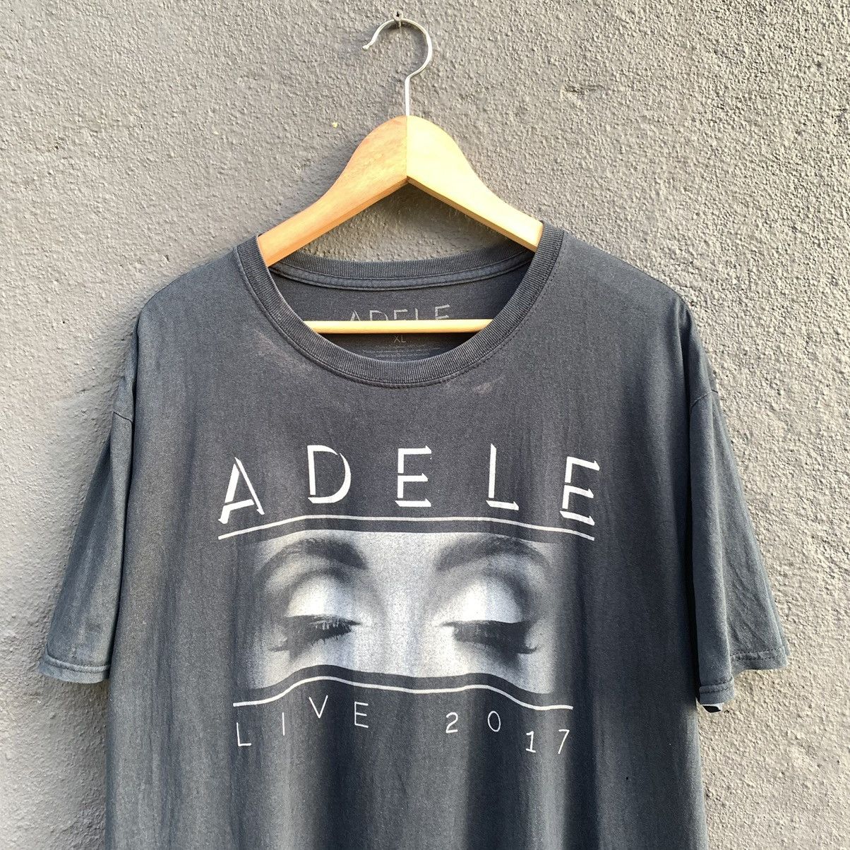 Band Tees Thrashed faded adele live tour tee Size US XL / EU 56 / 4 - 2 Thumbnail