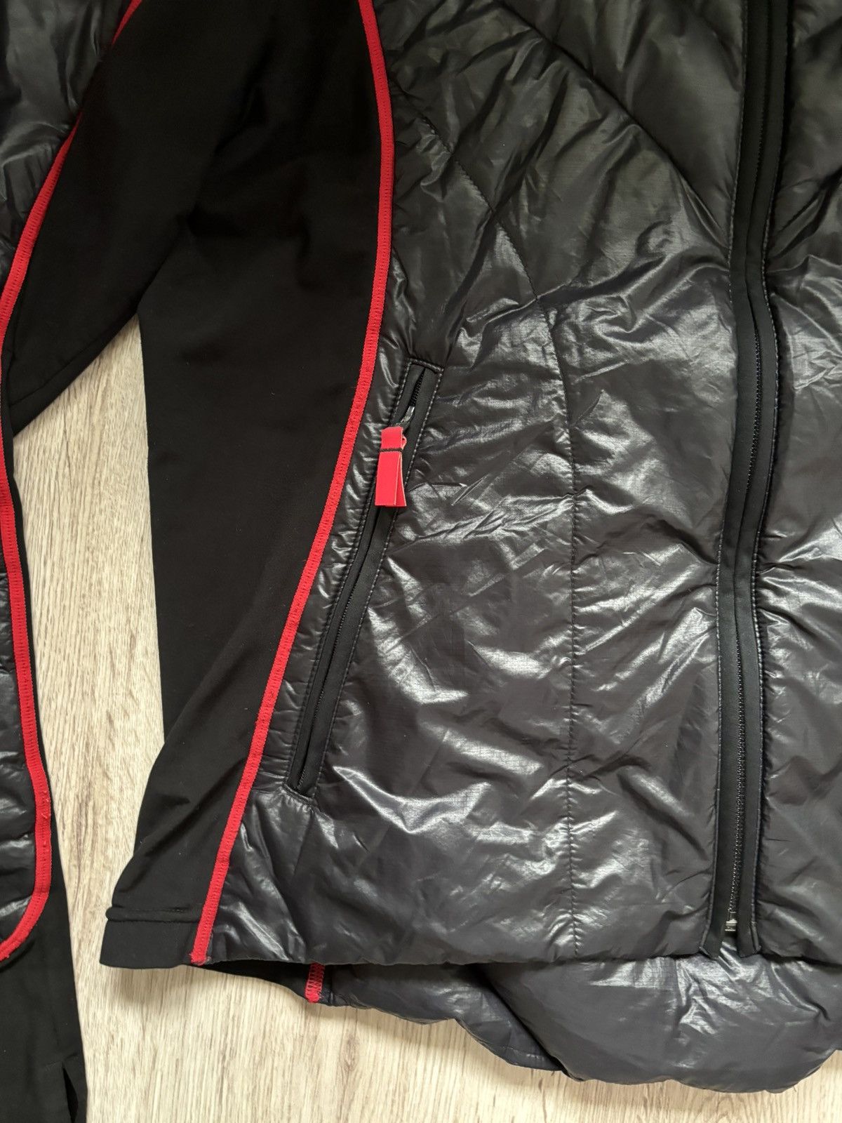 Descente Descente Swiss Olympic Team Vancouver 2010 Black Red 46 Size US S / EU 44-46 / 1 - 4 Thumbnail