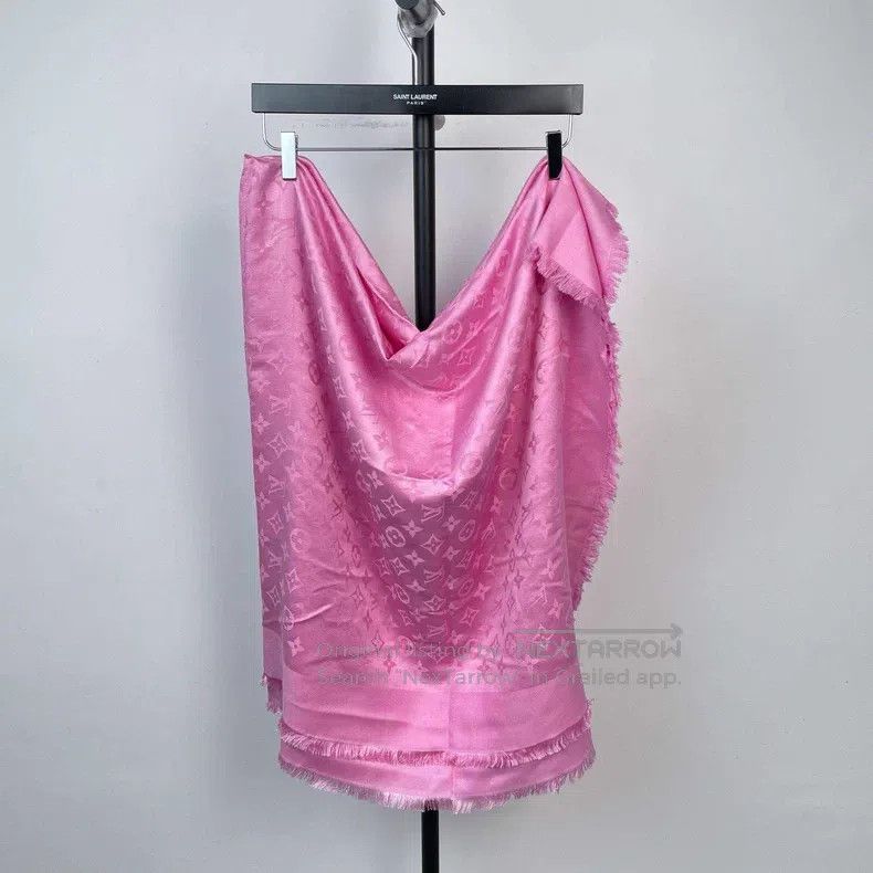 Louis Vuitton Louis Vuitton Pink full print presbyopia logo satin fringe Size ONE SIZE - 1 Thumbnail