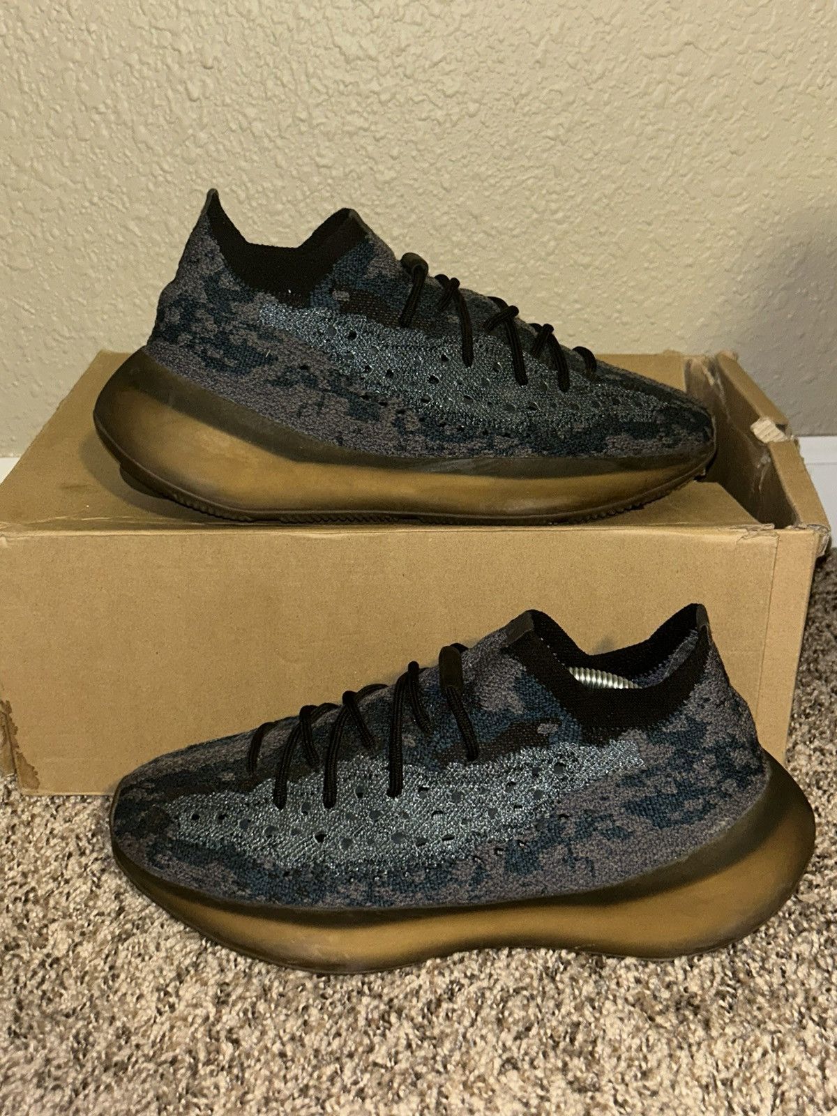 Yeezy Yeezy 380 Covellite Size US 10.5 / EU 43-44 - 1 Thumbnail