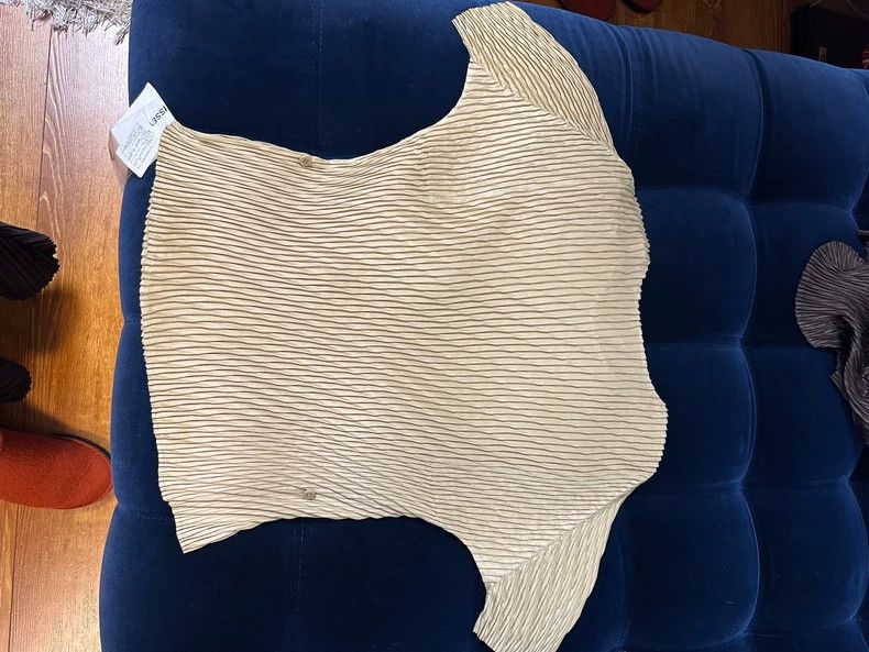 Issey Miyake Issey Miyake Fish-scale pleated short-sleeved shirt Size M / US 6-8 / IT 42-44 - 4 Thumbnail
