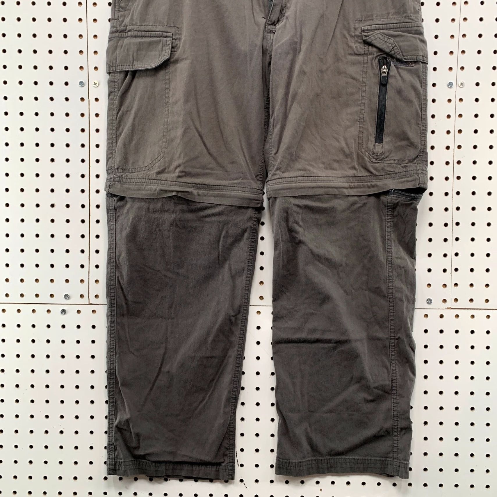 Vintage VINTAGE BC Clothing Cargo Pants Mens Large Regular Gray 35x30 Convertible 90s Size US 33 - 3 Thumbnail