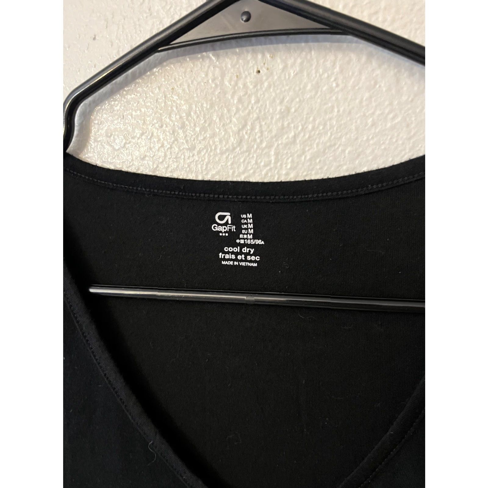 Vintage GapFit T-Shirt Women M Black Long Sleeve Solid Logo V Neck Casual Slim All Seasons Size M / US 6-8 / IT 42-44 - 2 Thumbnail