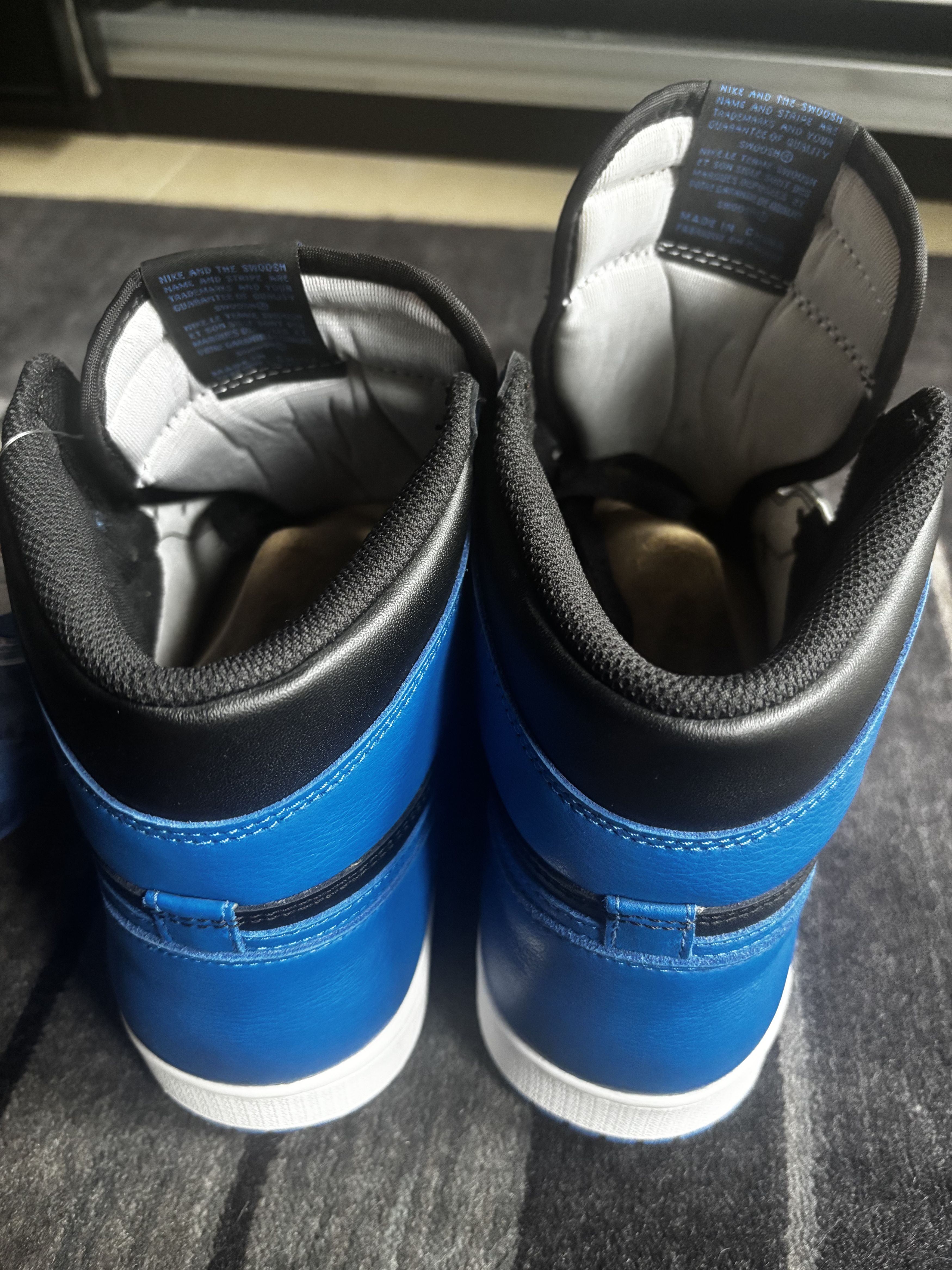 Jordan Brand Nike Air Jordan 1 Retro High OG Royal 2017 US10.5/EU44.5 Size US 10.5 / EU 43-44 - 5 Thumbnail