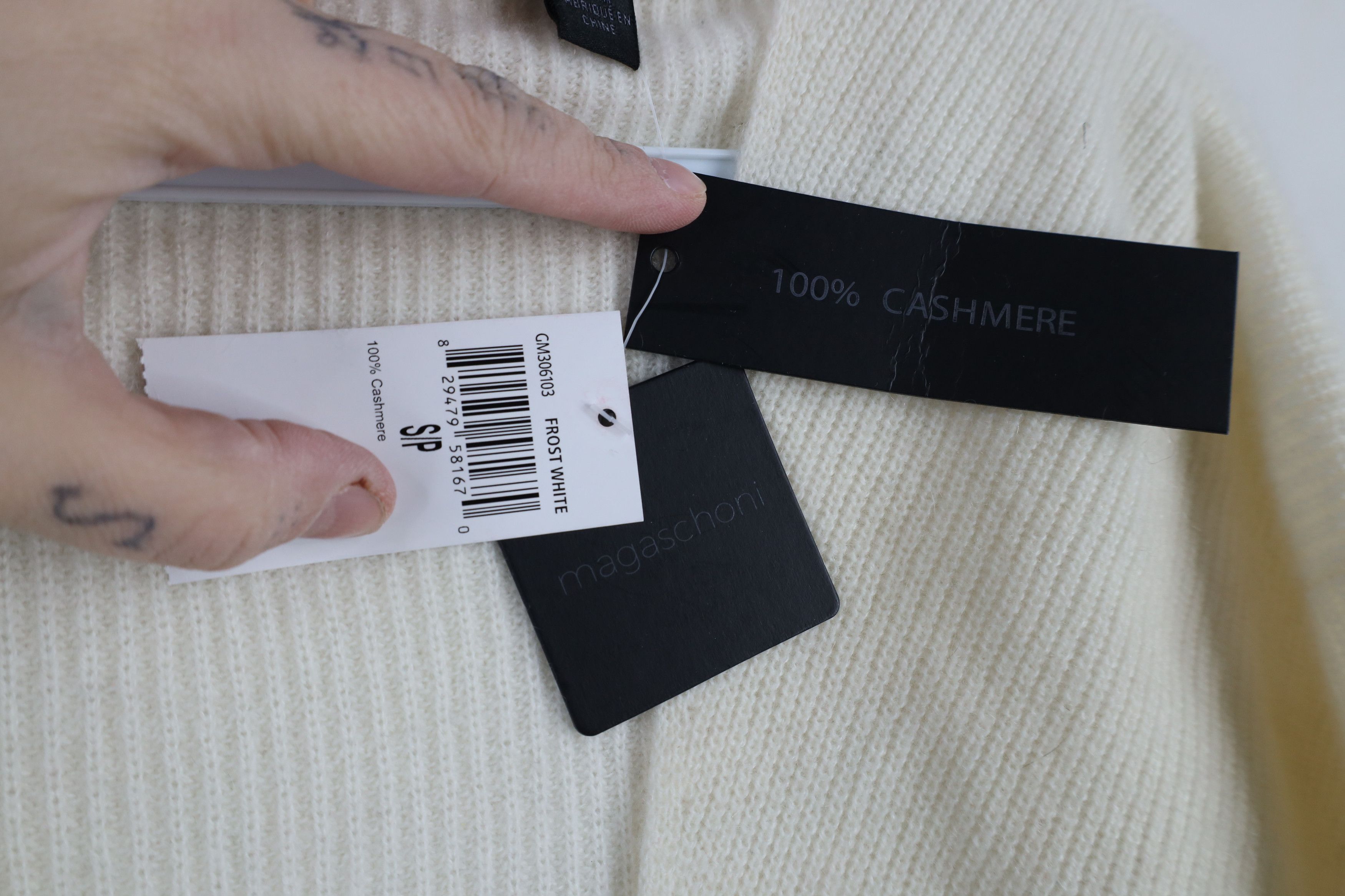 Magaschoni × Vintage New Magaschoni Cashmere Ribbed Knit V-Neck Sweater Cream Size S / US 4 / IT 40 - 4 Thumbnail