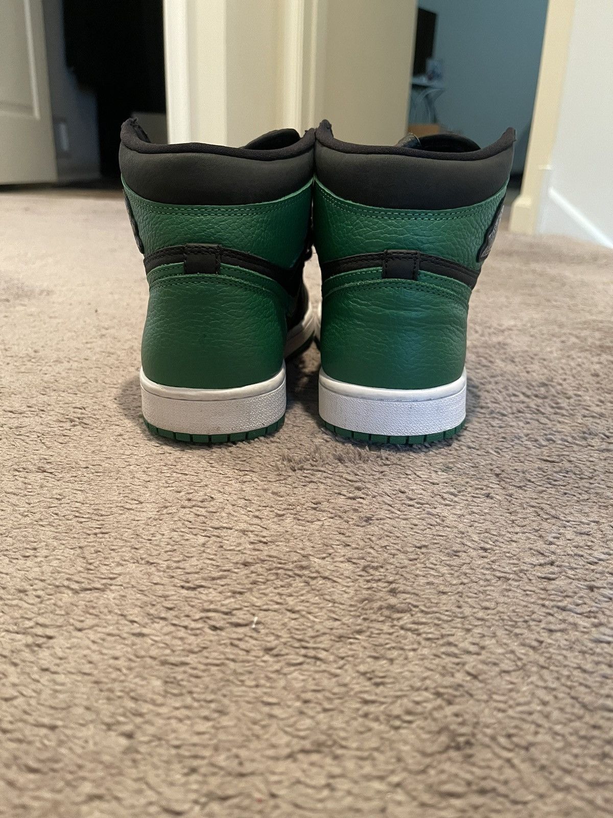 Jordan Brand Air Jordan 1 Retro High OG Pine Green 2.0 Size US 10.5 / EU 43-44 - 5 Thumbnail