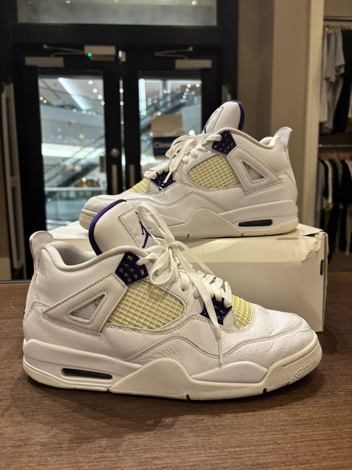 Jordan Brand Jordan 4 Retro “Metallic Purple” Size US 10 / EU 43 - 2 Thumbnail