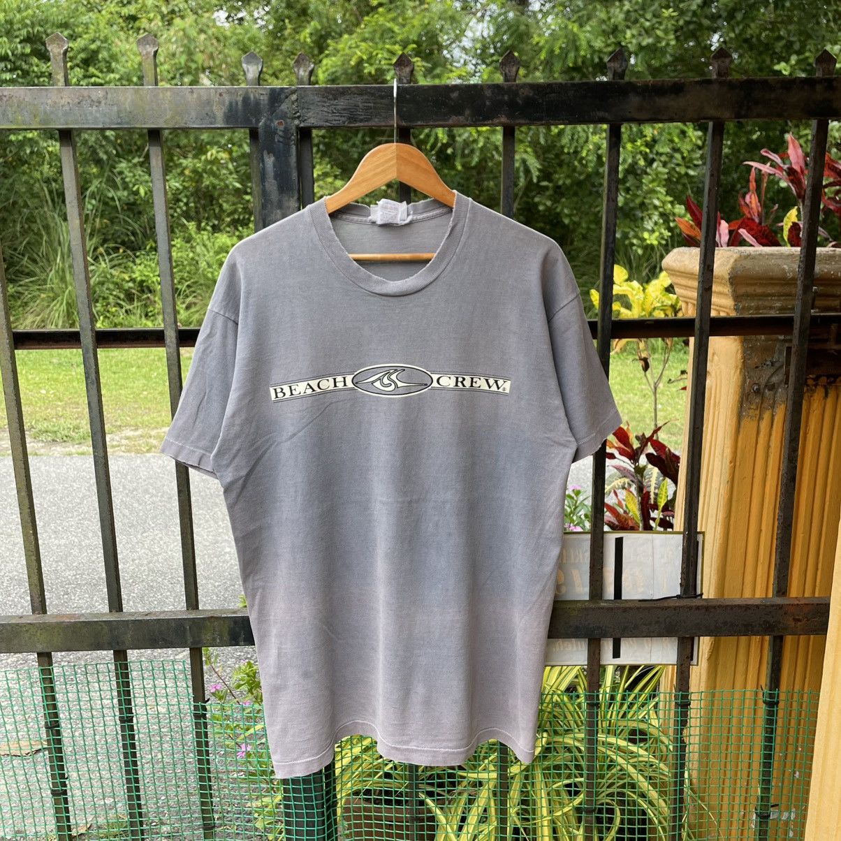 🔥Vintage 90s Beach Crew Surf Skate Sun Faded Distress Tee