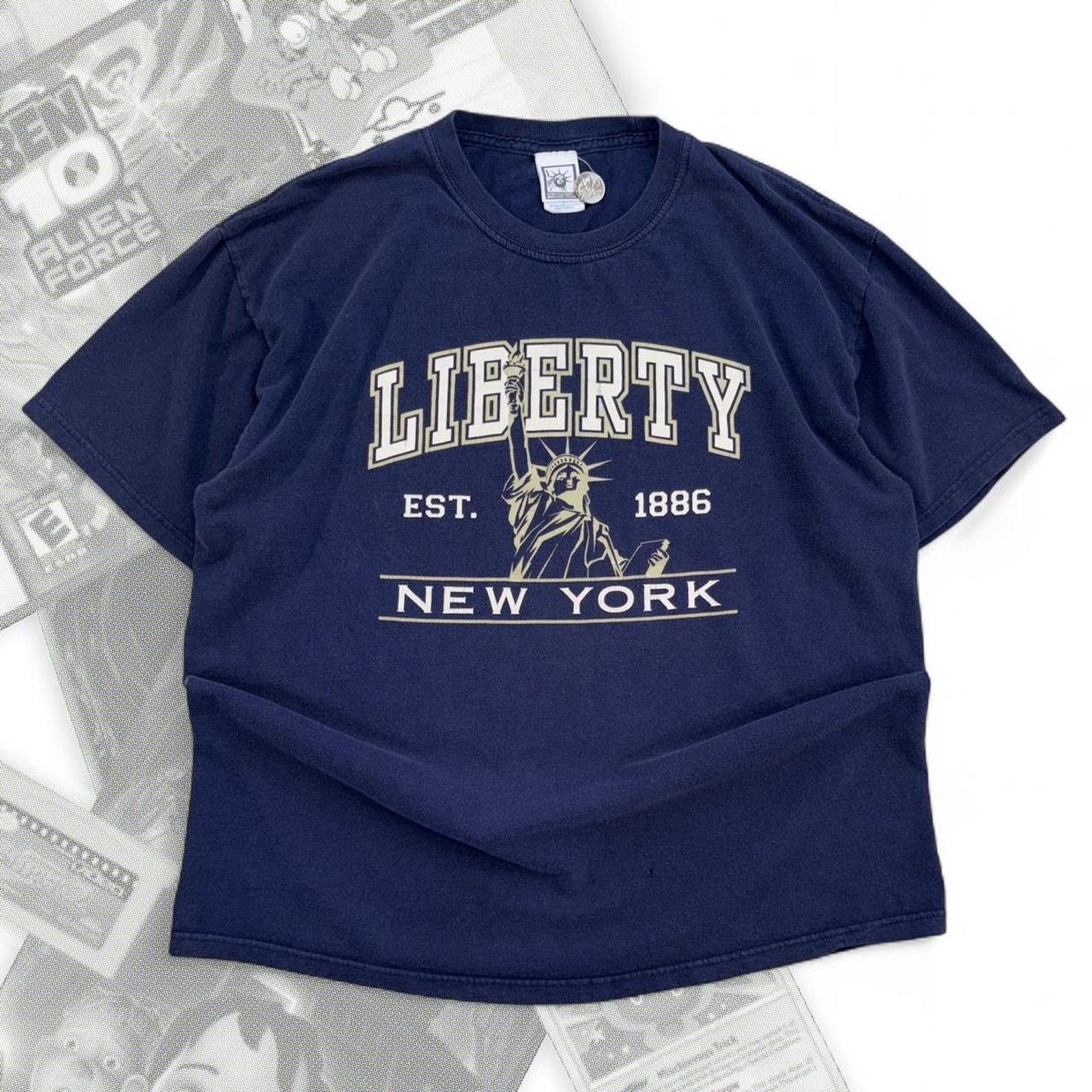 & Other Stories Navy Blue 90’s New York Statue Of Liberty Graphic Tee Size US L / EU 52-54 / 3 - 1 Thumbnail