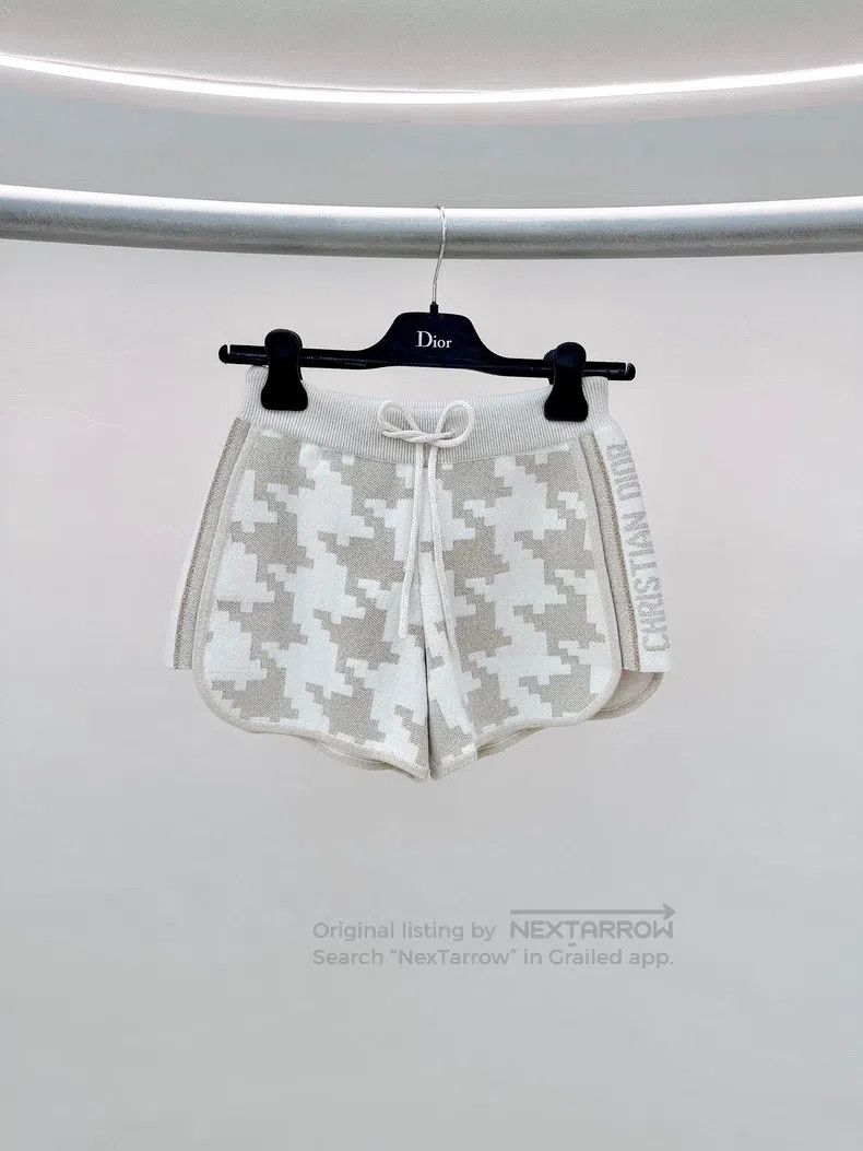Dior Dior Khaki-coloured cashmere shorts Size 42" / US 20 - 1 Thumbnail