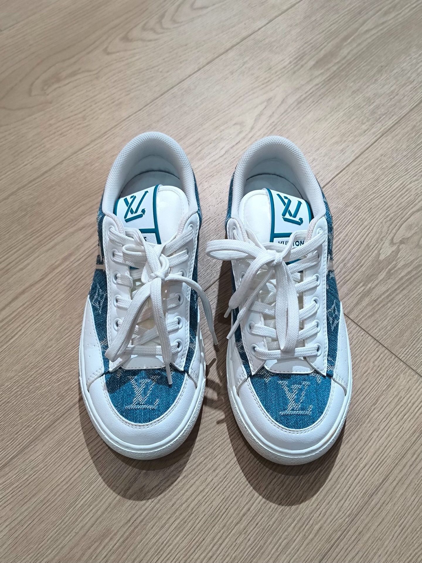 Louis Vuitton Louis Vuitton Collab Blue Lowtop Sneakers us_5 Women Size US 5 / IT 35 - 1 Thumbnail