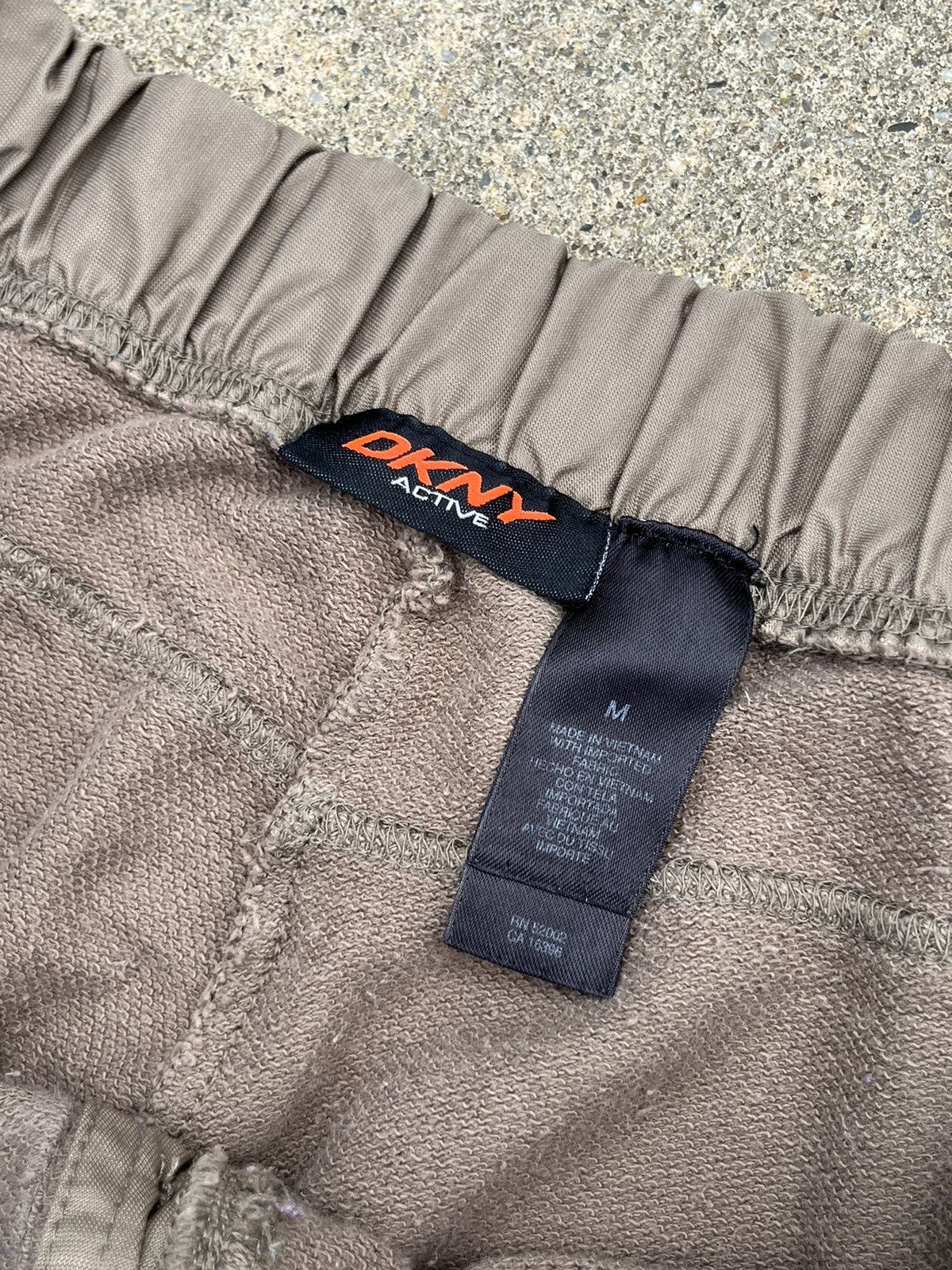 DKNY × Japanese Brand × Vintage WMNS VINTAGE Y2K DKNY ACTIVE FLARED SWEATPANTS Size 30" / US 8 / IT 44 - 5 Thumbnail