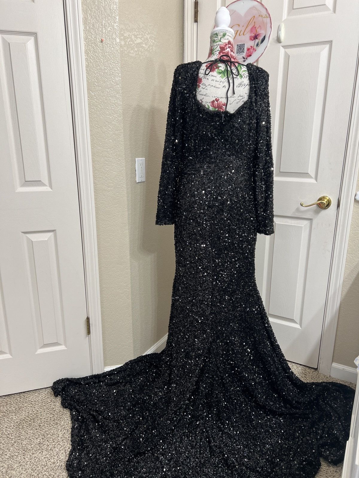 Fashion Nova Fashion Nova black sequin Gown size XL Size XL / US 12-14 / IT 48-50 - 4 Thumbnail