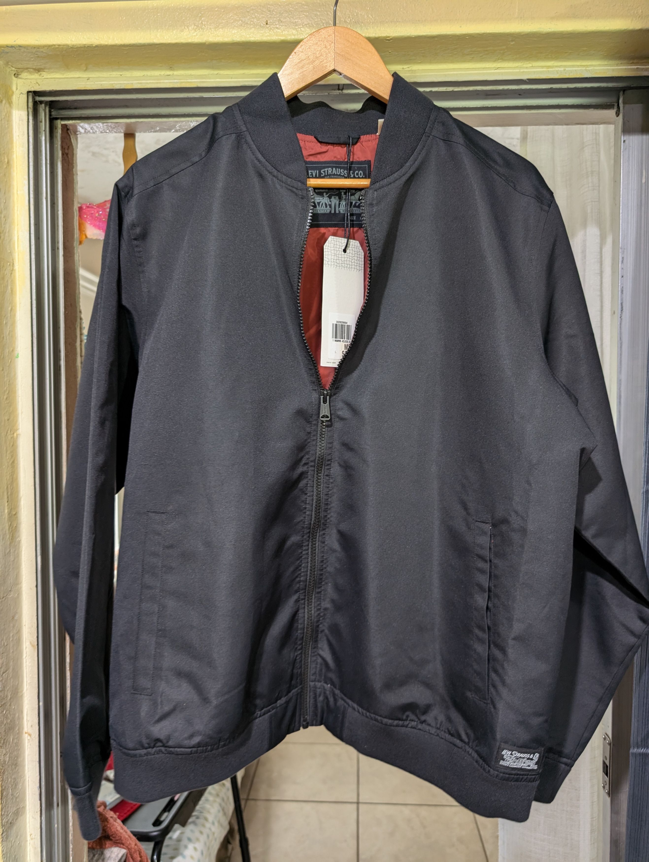 Levi's men black bomber jacket nylon size Large Size US L / EU 52-54 / 3 - 1 Thumbnail
