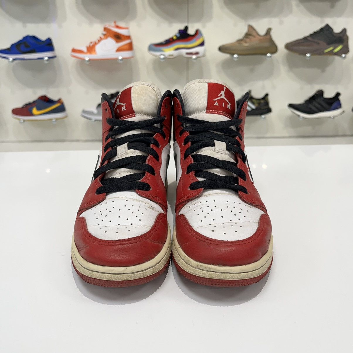 Nike Air Jordan 1 Mid Chicago (2020) (GS) Size US 5.5 / EU 38 - 9 Thumbnail