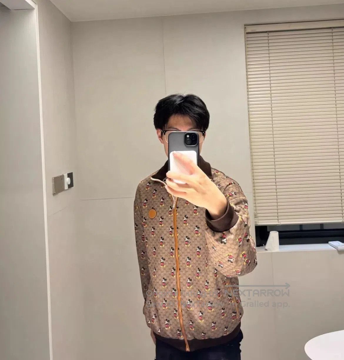Gucci Beige Mickey Mouse Print Zip. Size US XS / EU 42 / 0 - 7 Thumbnail