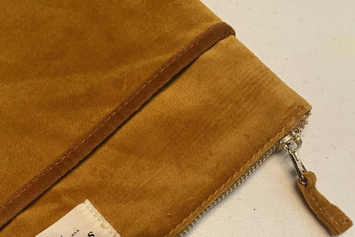 Sezane Sézane Paris crush velvet logo clutch pouch Ochre VGC Size ONE SIZE - 4 Thumbnail