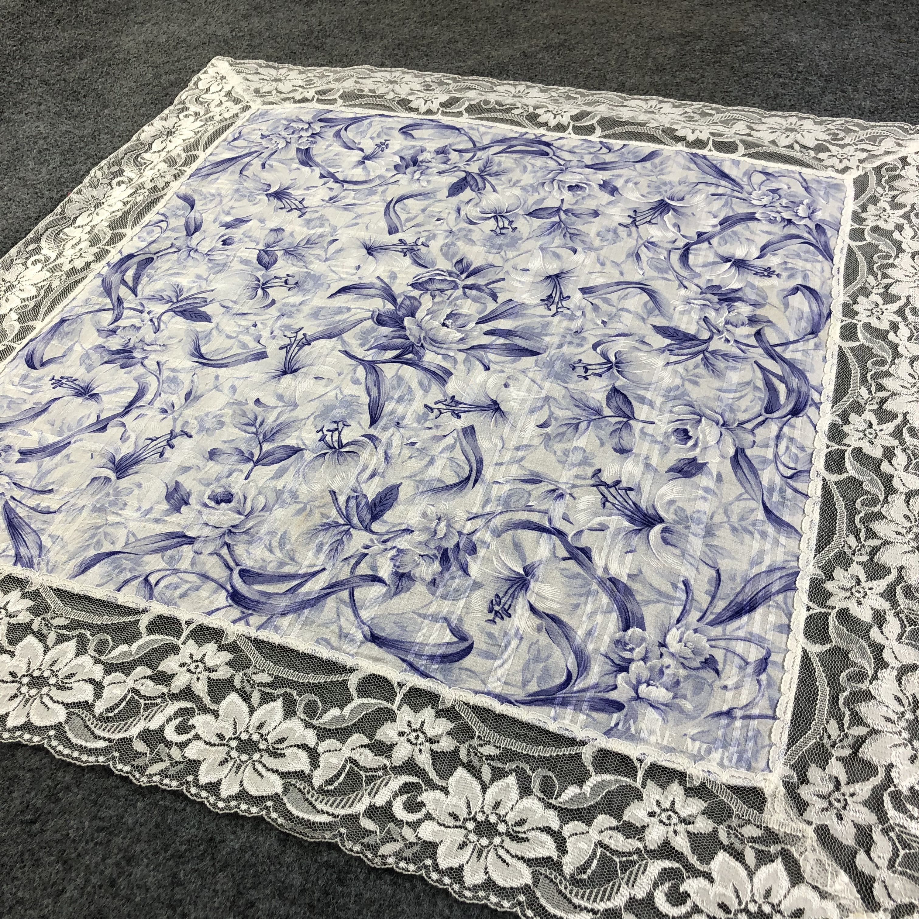 Hanae Mori Hanae Mori Laces Handkerchief Neckerchief Bandana H2283 Size ONE SIZE - 2 Thumbnail