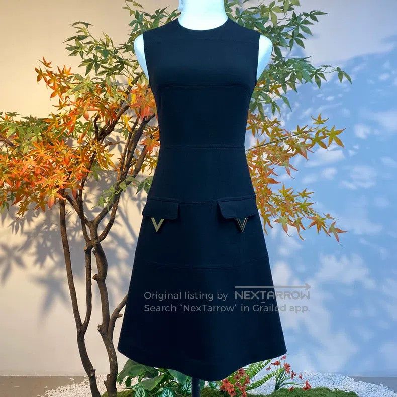 Valentino Valentino Black V-label sleeveless waist dress Size XS / US 0-2 / IT 36-38 - 1 Thumbnail