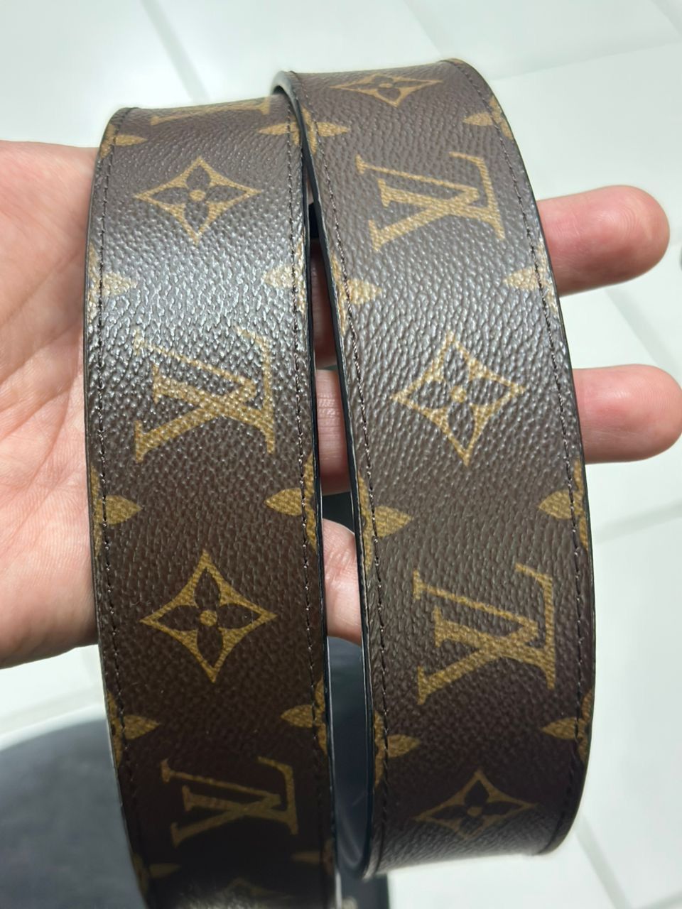 Louis Vuitton Authentic LOUIS VUITTON LV Initials 44 mm Reversible Belt Size ONE SIZE - 4 Thumbnail