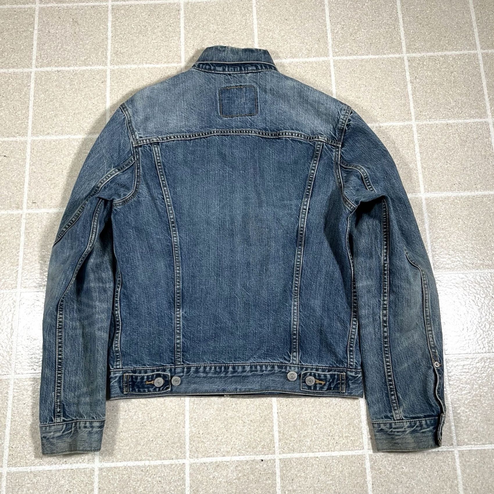 Levi's VINTAGE Levi's Jacket Men S Blue Denim Trucker Western Classic Light Wash Distressed 90s Size US S / EU 44-46 / 1 - 3 Thumbnail