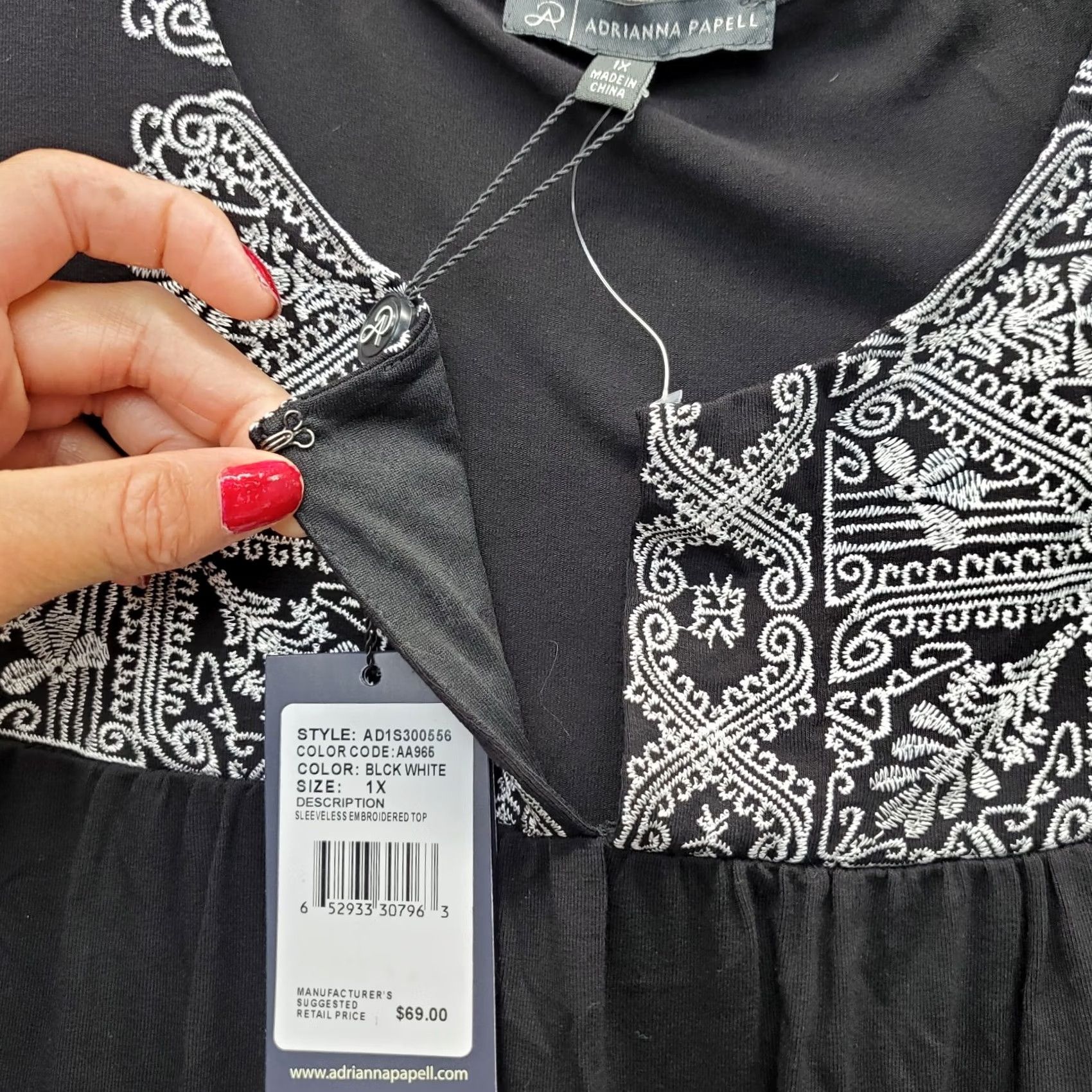 Adrianna Papell Adrianna Papell Blouse Womens 1X Black Embroidered Detail Sleeveless AD1S300556 Size XL / US 12-14 / IT 48-50 - 6 Thumbnail