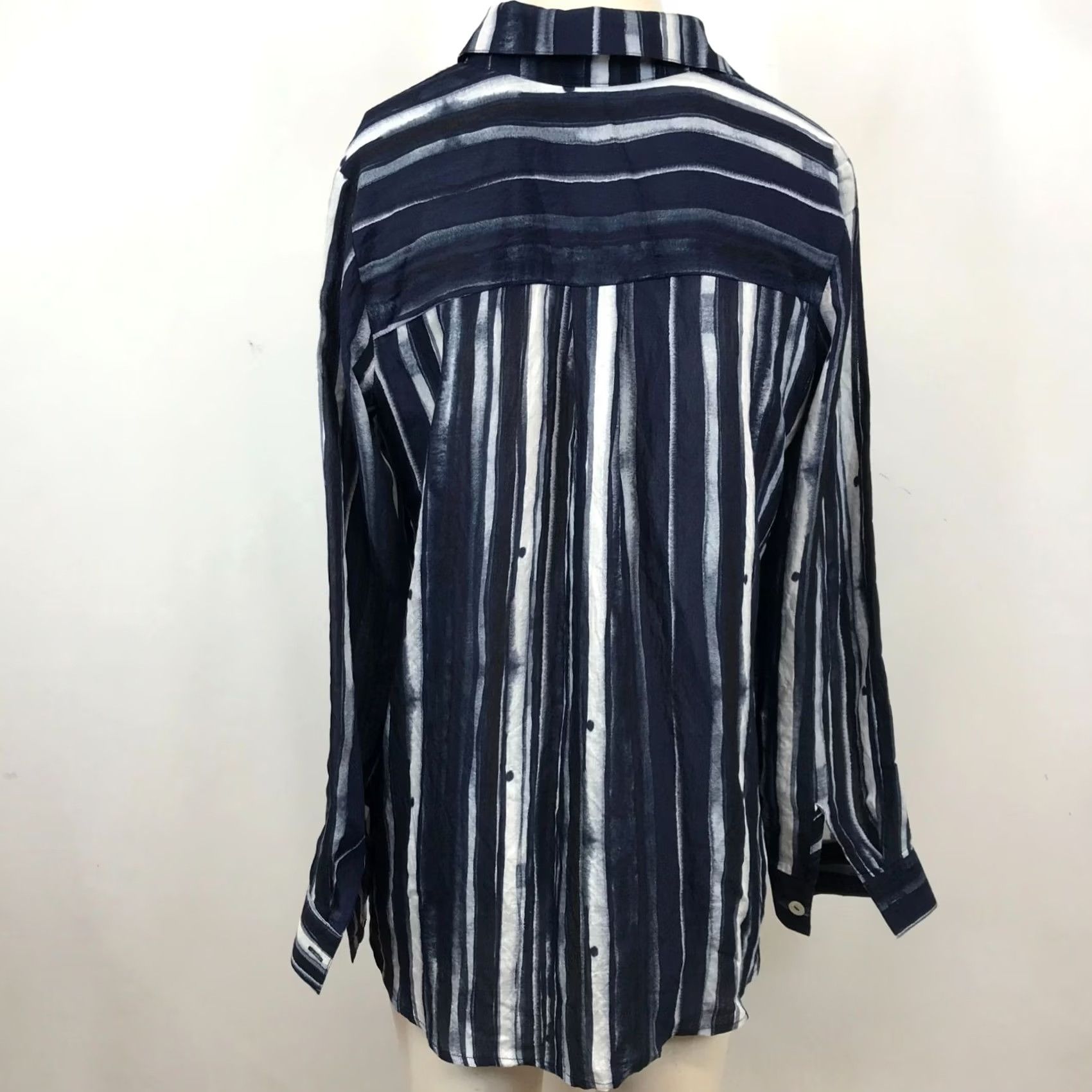 Habitat HABITAT Women's XS NAVY LONG SLEEVE BUTTON UP TOP SHIRT Size XS / US 0-2 / IT 36-38 - 5 Thumbnail