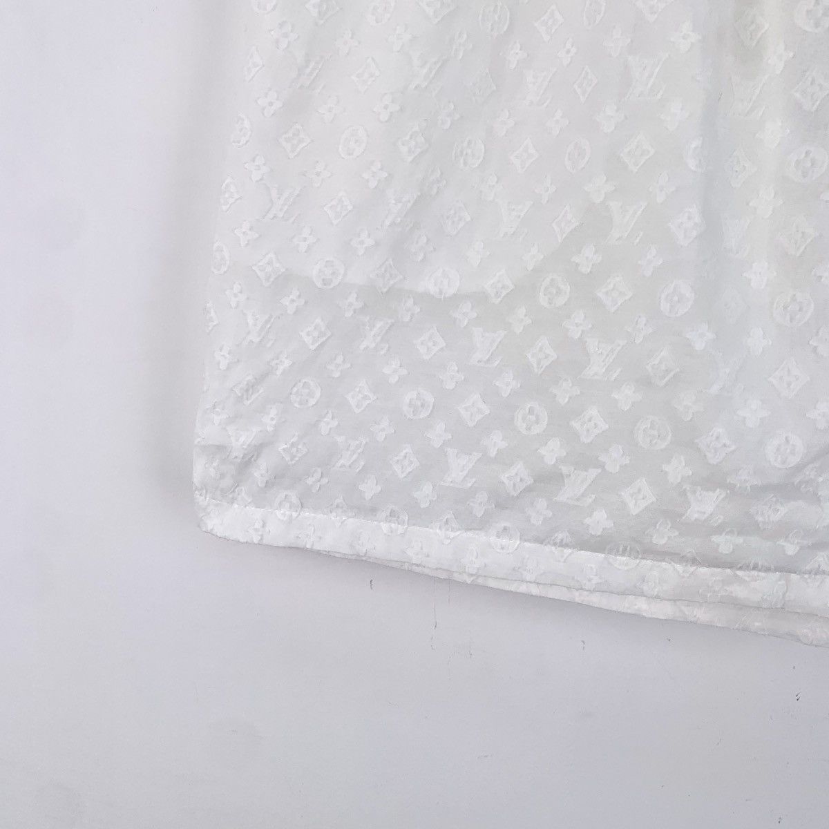 Louis Vuitton Louis Vuitton Embossed Logo All-over Print Shorts K26WX Size 27" / US 4 / IT 40 - 4 Thumbnail