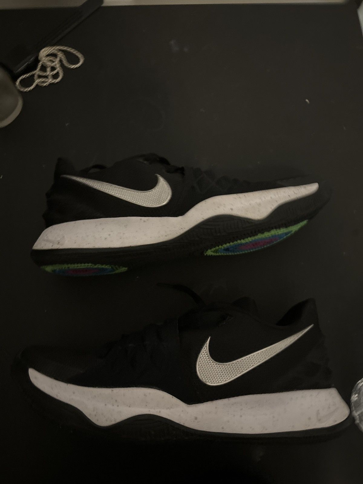 Nike Kyire 2 low Size US 9.5 / EU 42-43 - 1 Thumbnail