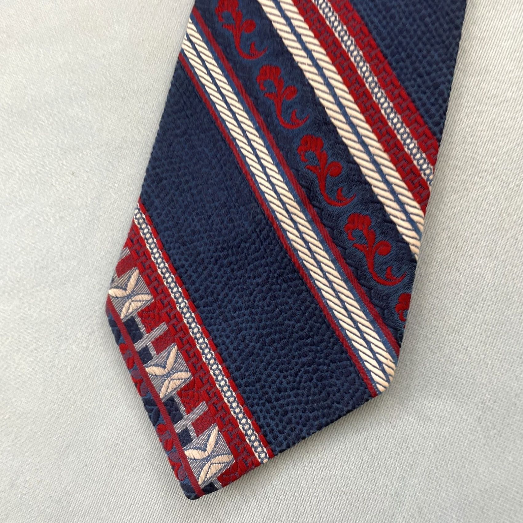 Vintage VINTAGE 1970s Necktie Woven Jacquard Rockabilly Mob Boss Patriot Texture Blue Red White 4" Tie Mens Tie Size ONE SIZE - 4 Thumbnail
