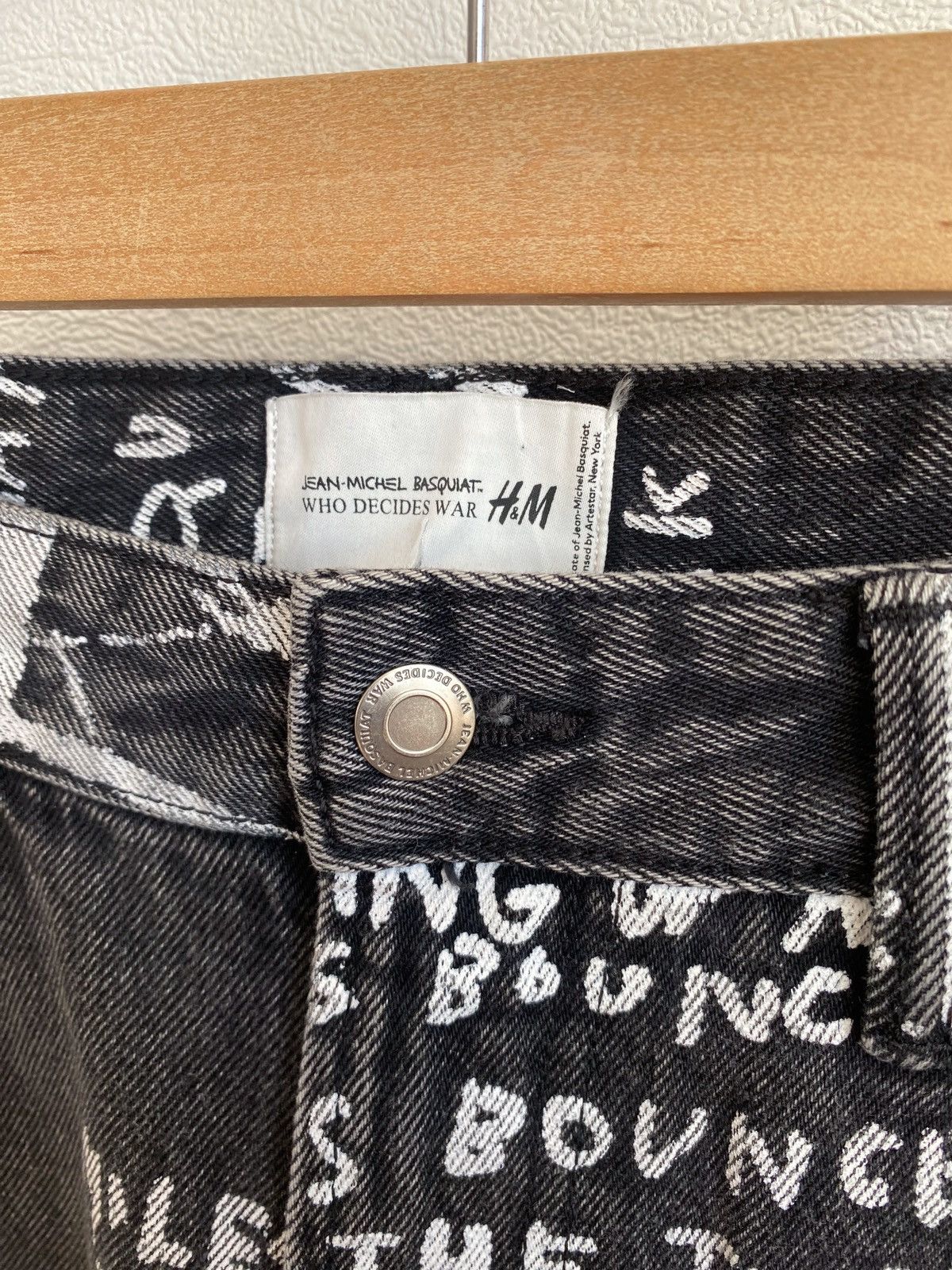 H&M × Jean-Michel Basquiat × Who Decides War Who Decides War Baggy denim jeans H&M x Basquiat x Ev&Tela Size US 34 / EU 50 - 13 Thumbnail