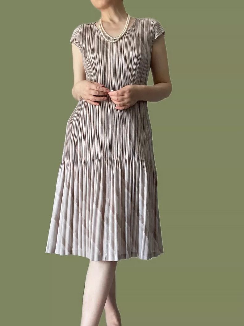 Issey Miyake Issey Miyake size:2 Grey mainline dress Size XS / US 0-2 / IT 36-38 - 1 Thumbnail