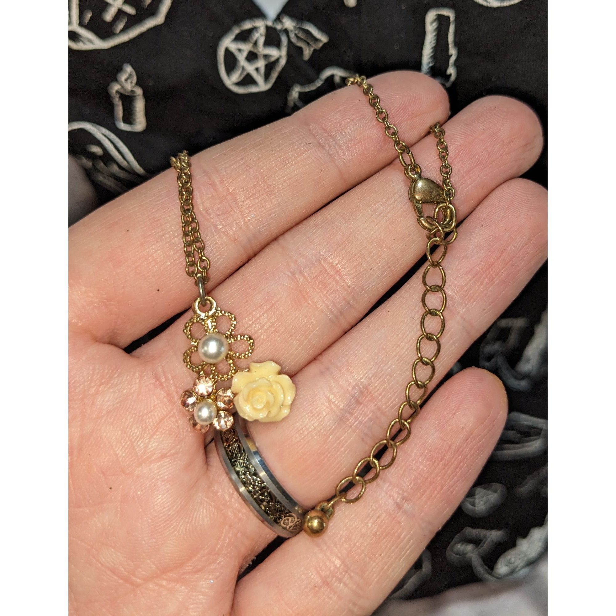 Other Whimsical Cottagecore Floral Pendant Necklace With Pearl & R Size ONE SIZE - 3 Thumbnail