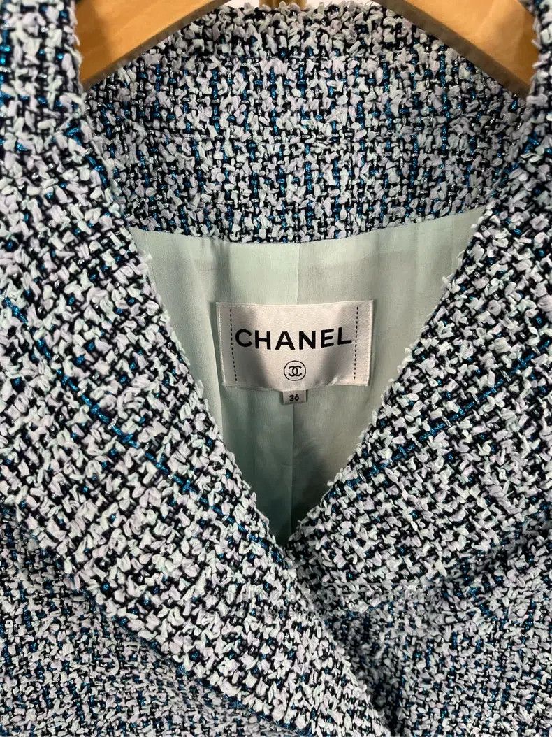 Chanel Chanel Blue tweed metal buckle logo jacket Size XS / US 0-2 / IT 36-38 - 3 Thumbnail