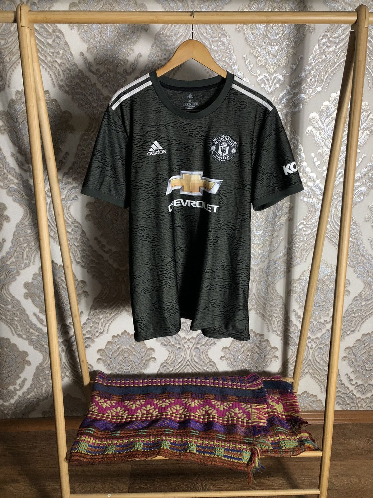 Vintage ADIDAS FC MANCHESTER UNITED ENGLAND SOCCER JERSEY RETRO Y2K Size US XL / EU 56 / 4 - 1 Thumbnail