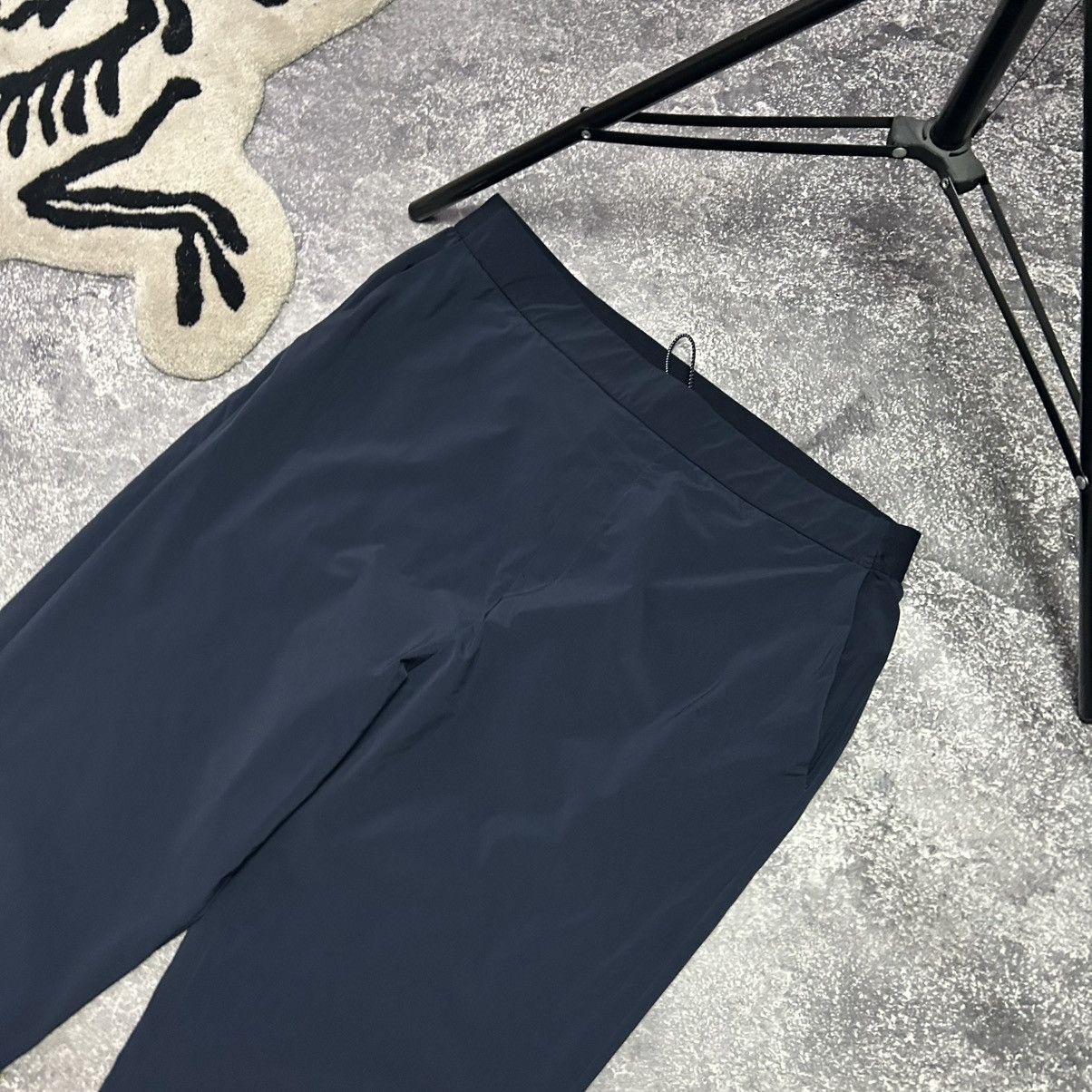 Reiss Designer Reiss x Castore Basic nylon sport pants size L Size US 34 / EU 50 - 2 Thumbnail