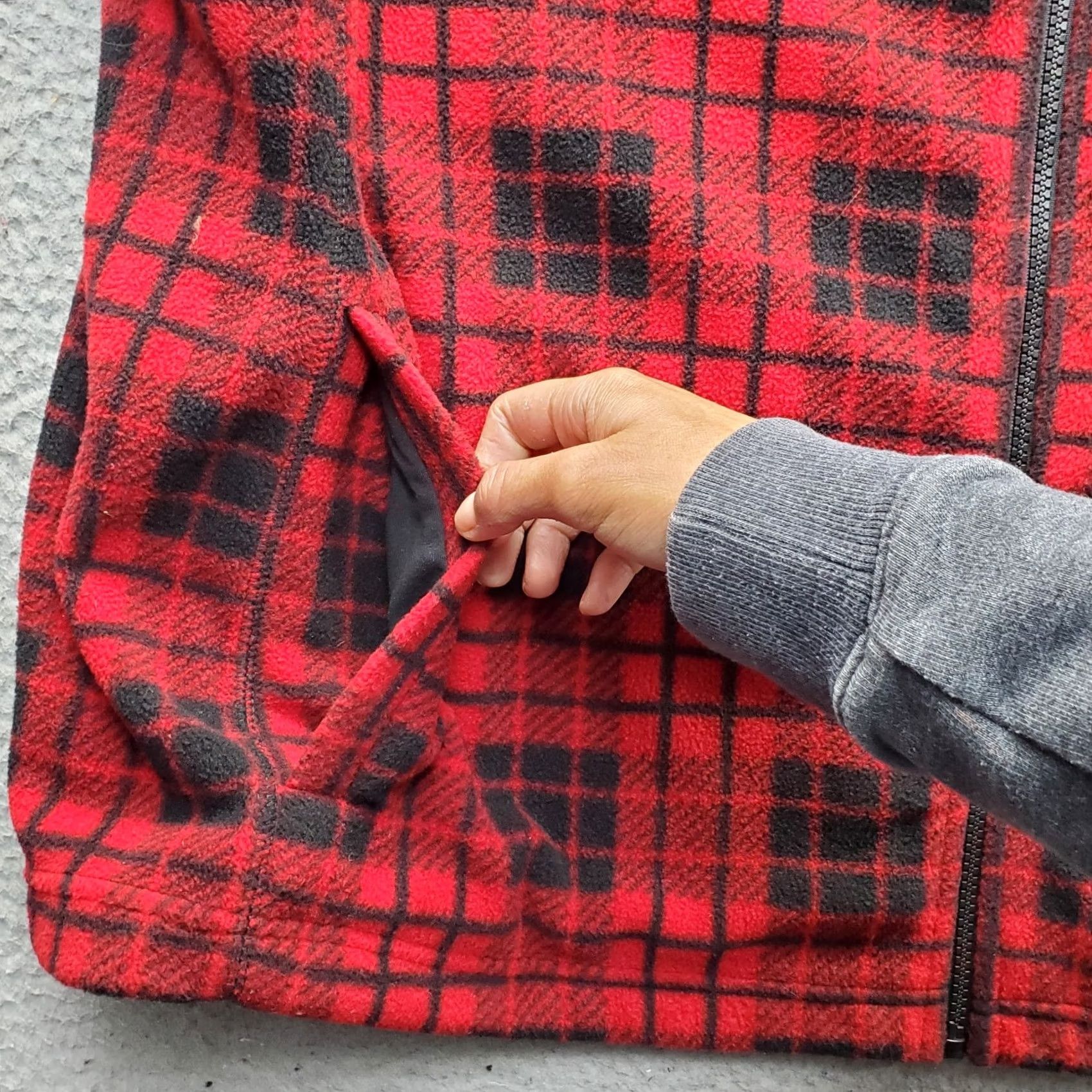Chaps Chaps Men’s Vest Fleece 2X Multi Plaid Regular Fit Sleeveless Full Zip Chest 53.5 in Short 2X Mens Size 2X Plaid Outdoor Walking Fall Winter Vest Size US XXL / EU 58 / 5 - 8 Thumbnail