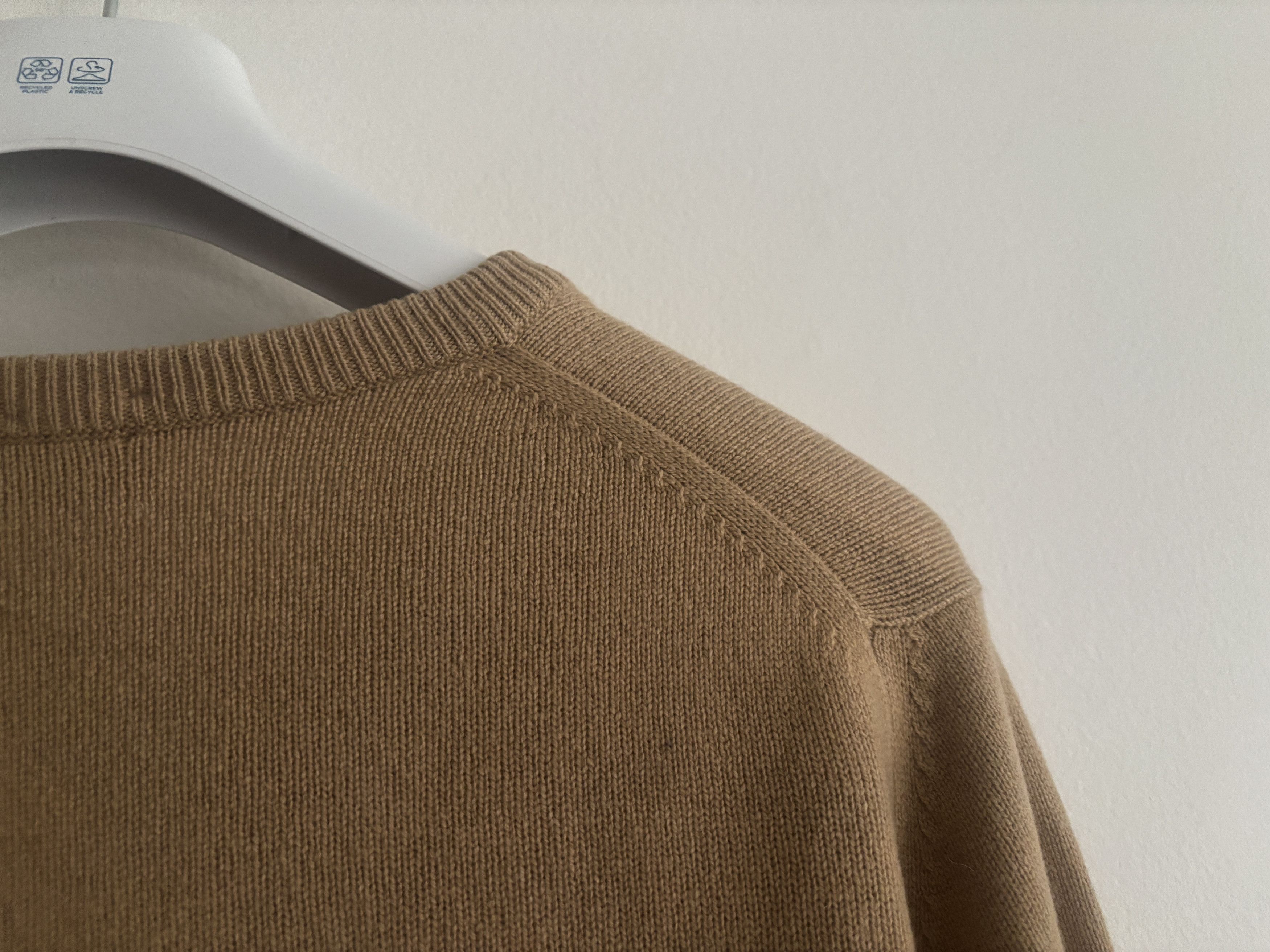 Pringle Of Scotland Vintage MacDougall Tan Beige Cashmere V-neck Sweater - M/L Size US M / EU 48-50 / 2 - 10 Thumbnail