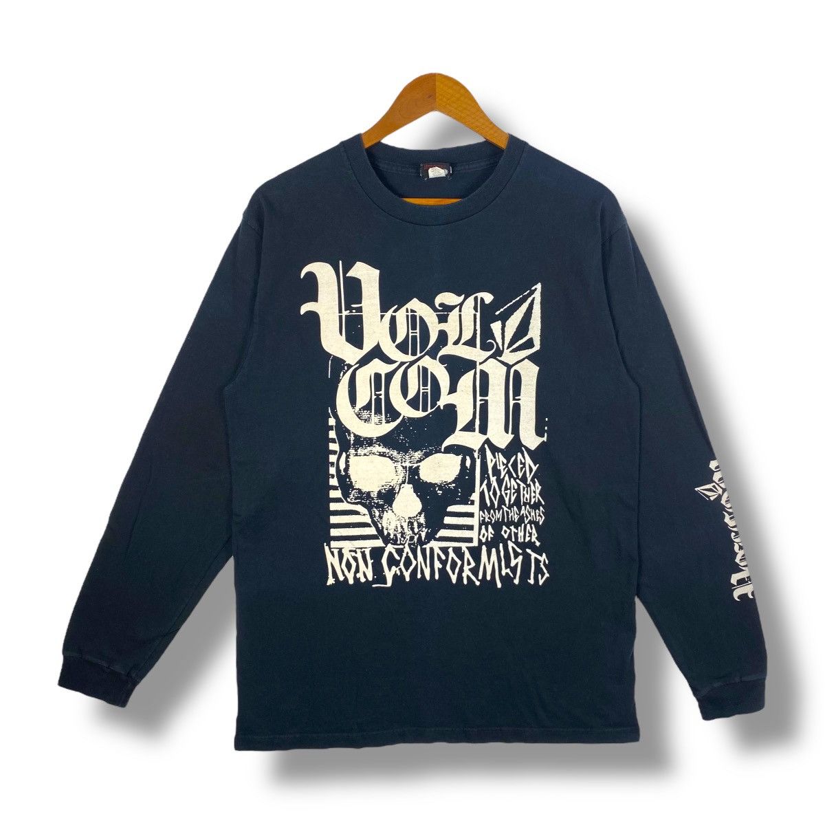 Vintage × Volcom Vintage 00's VOLCOM Pieced Together From The Ashes Tee Shirt Size US L / EU 52-54 / 3 - 1 Thumbnail