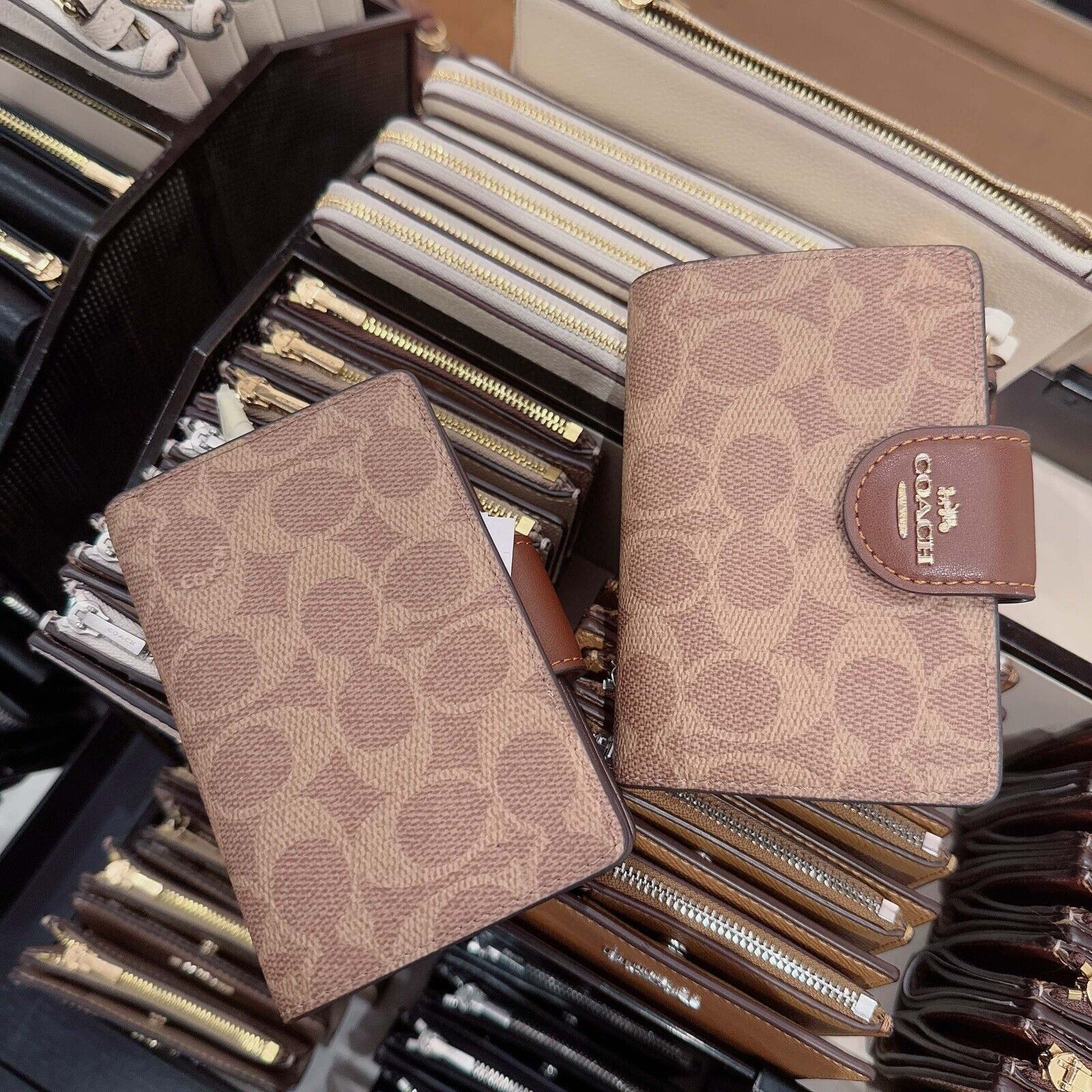 Coach NWT 2024 NEW Coach Medium Corner Zip Wallet Signature Canvas Size ONE SIZE - 4 Thumbnail