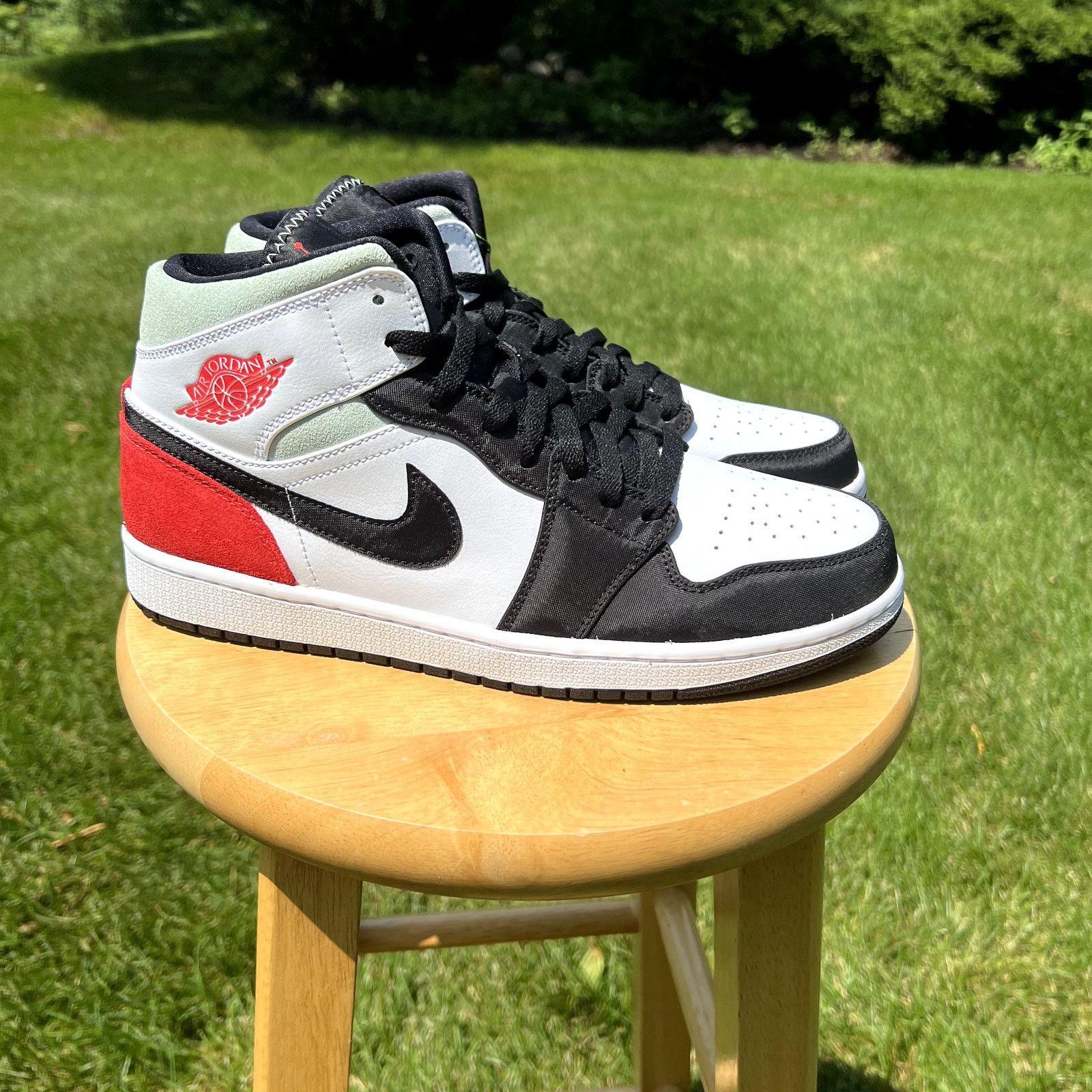 Nike Air Jordan 1 Mid SE Red Black Toe Men's Shoes - Size 11