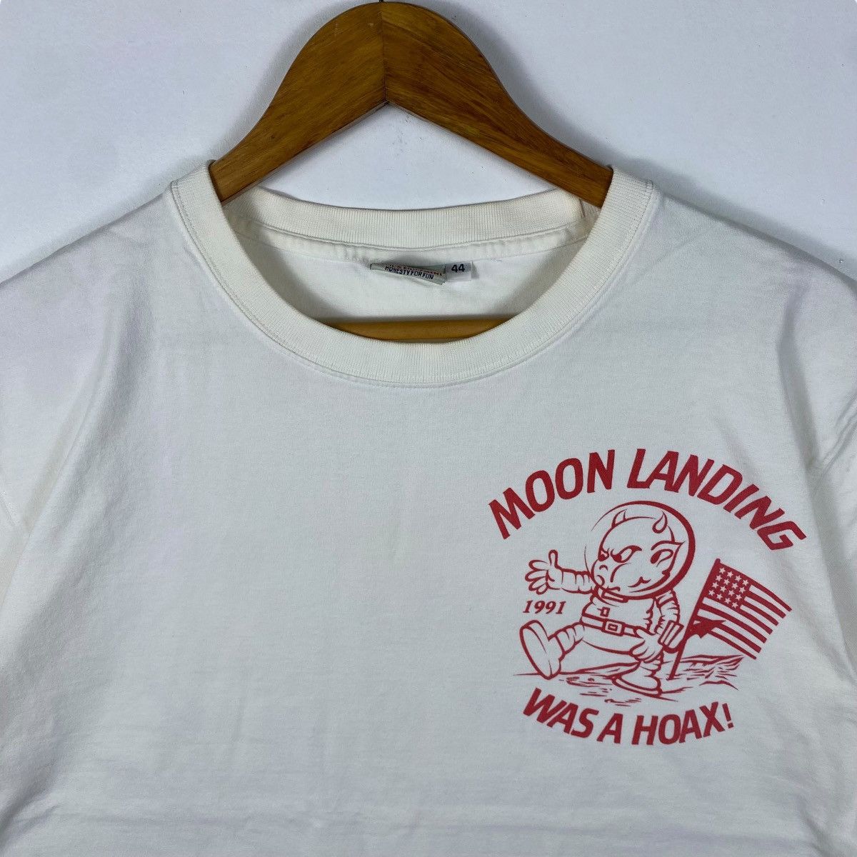 Tedman Japanese Brand TEDMAN Moon Landing Was A Hoax Graphic Tee Size US M / EU 48-50 / 2 - 6 Thumbnail